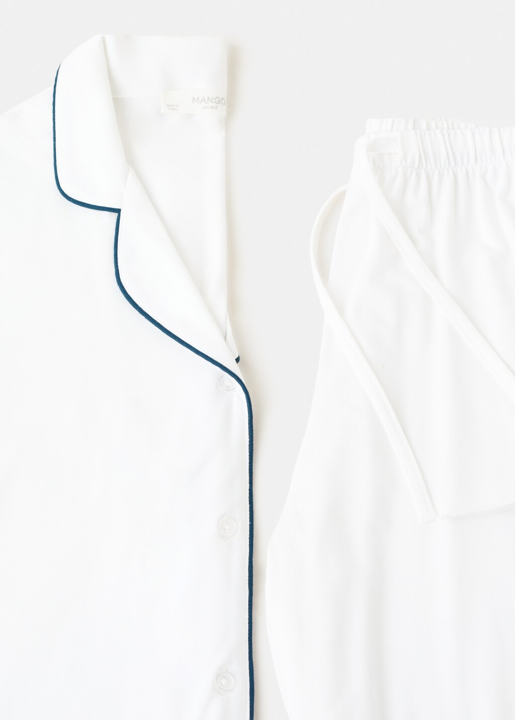 Two-piece pyjamas with piping - image 4