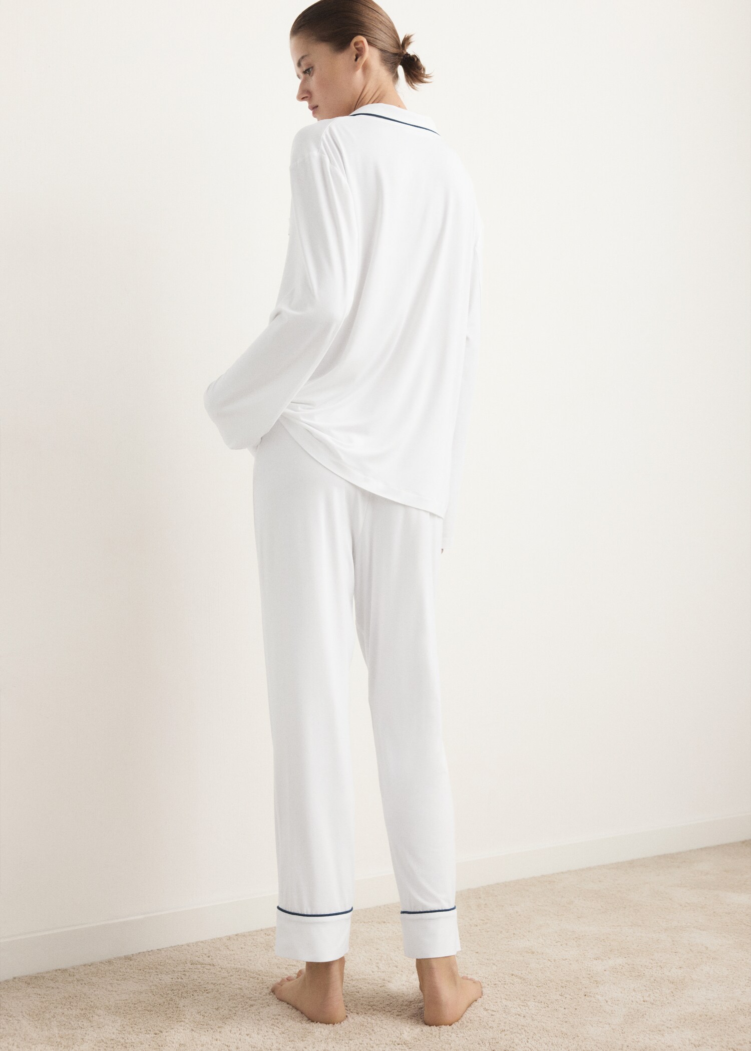 بيجامة من قطعتين مع الأنابيب - الجهة الخلفية للمنتج