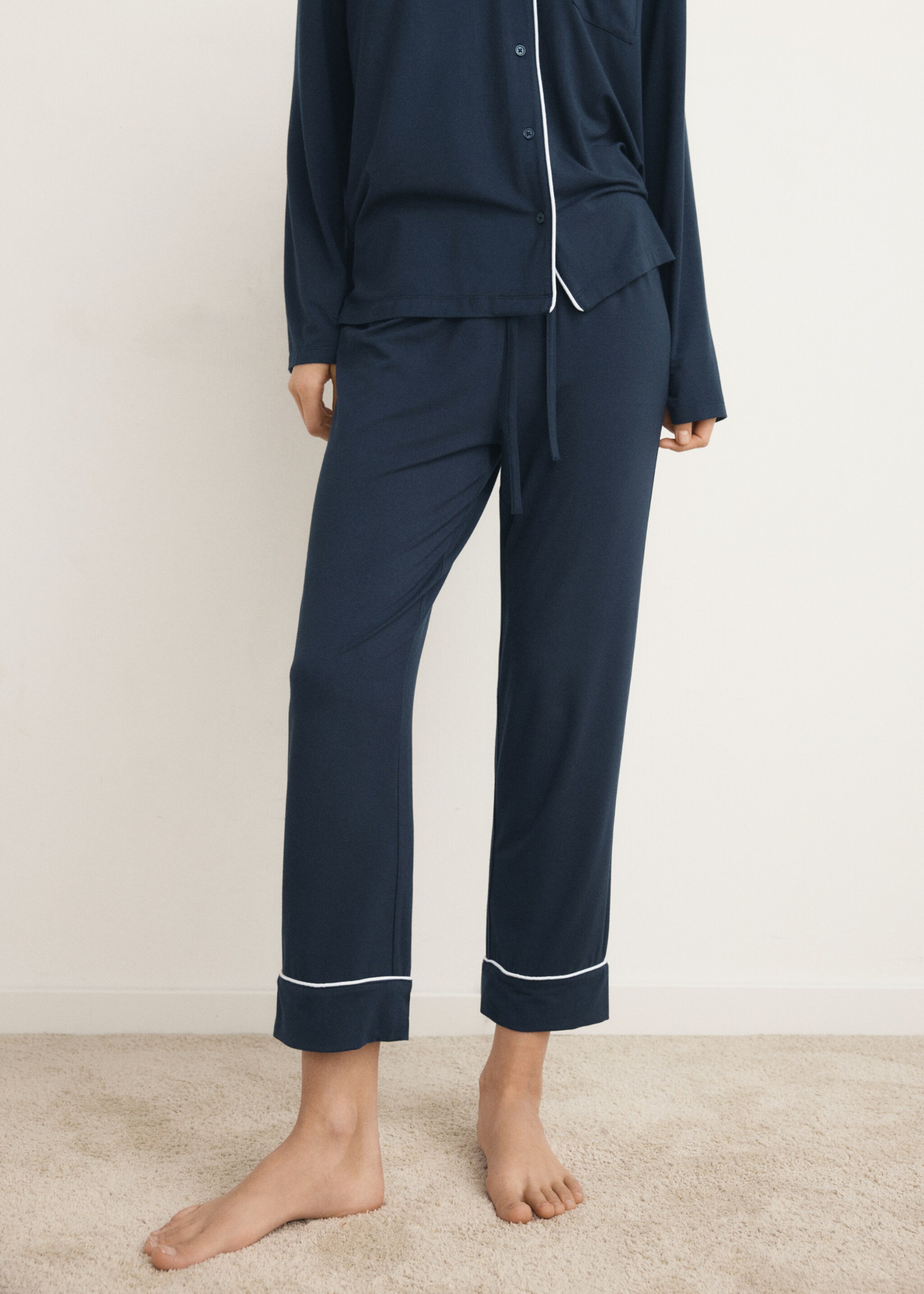 Two-piece pyjamas with piping - Details of the article 6, Indigo Blue. Ref: 27093329-00.