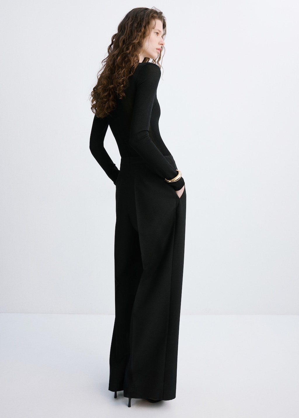 Jumpsuit-style coordinated outfit - image 3