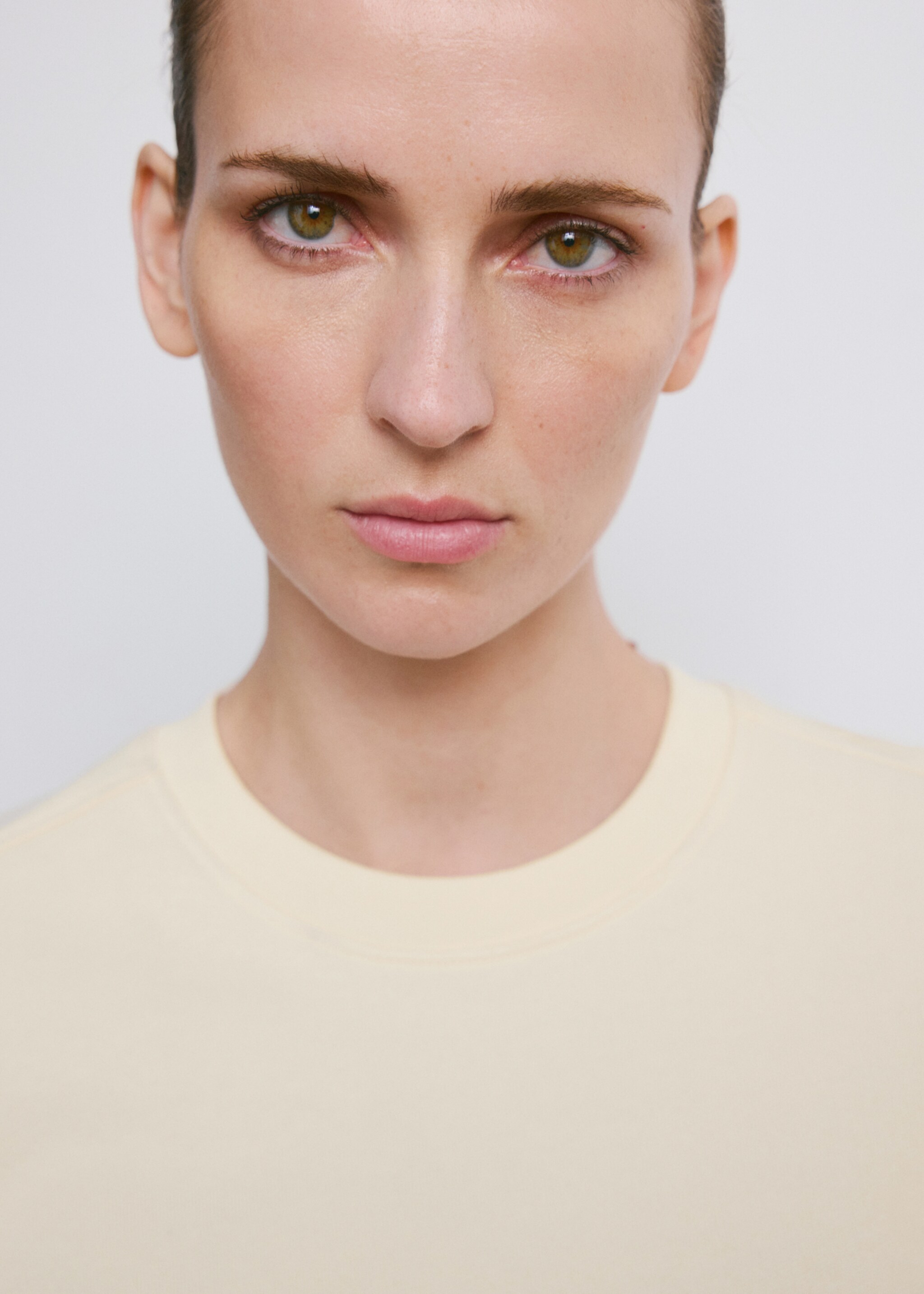 Round-neck cotton sweatshirt - Details of the article 1, Pastel Yellow. Ref: 27093335-00.