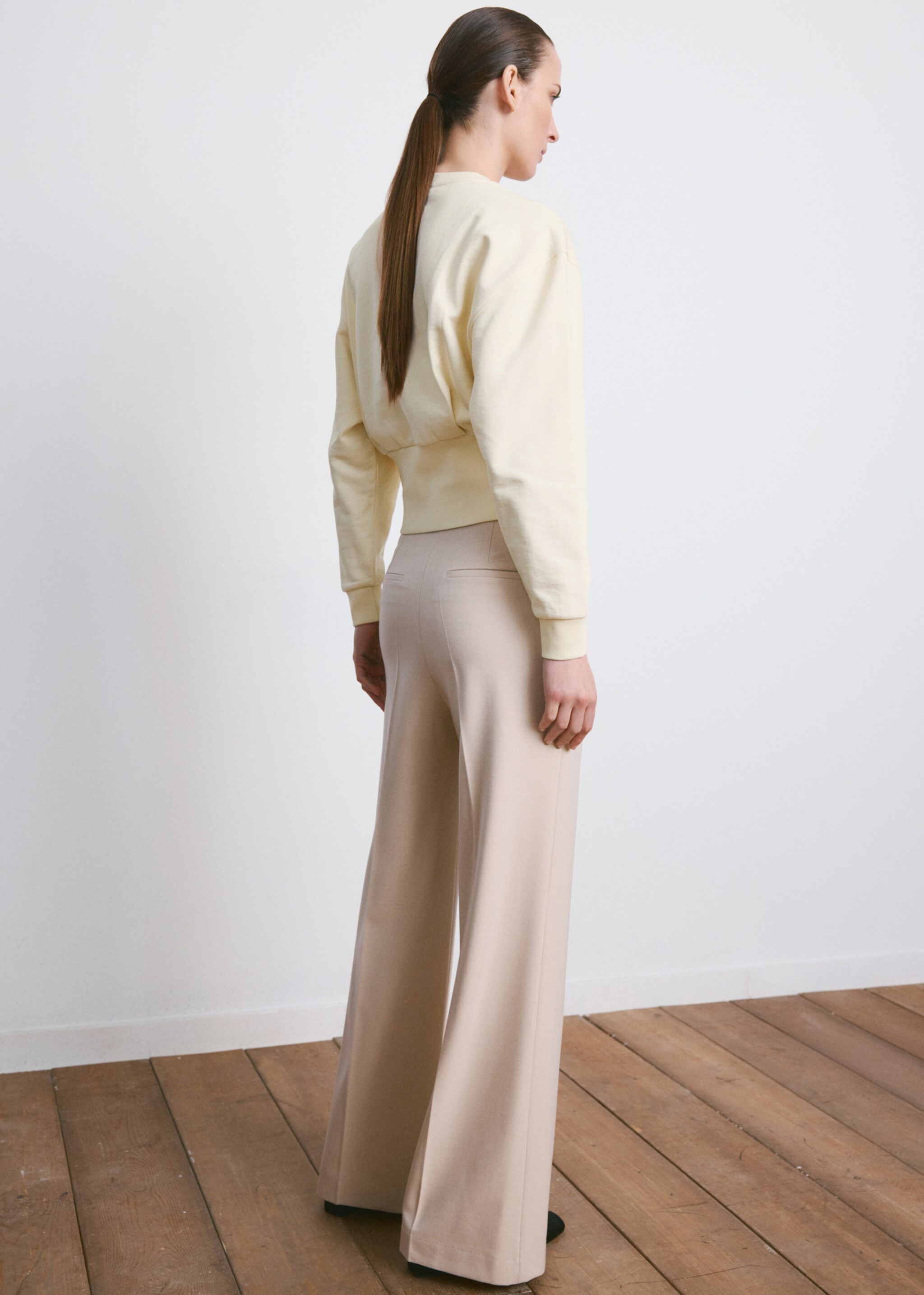 Round-neck cotton sweatshirt - Reverse of the article, Pastel Yellow. Ref: 27093335-00.