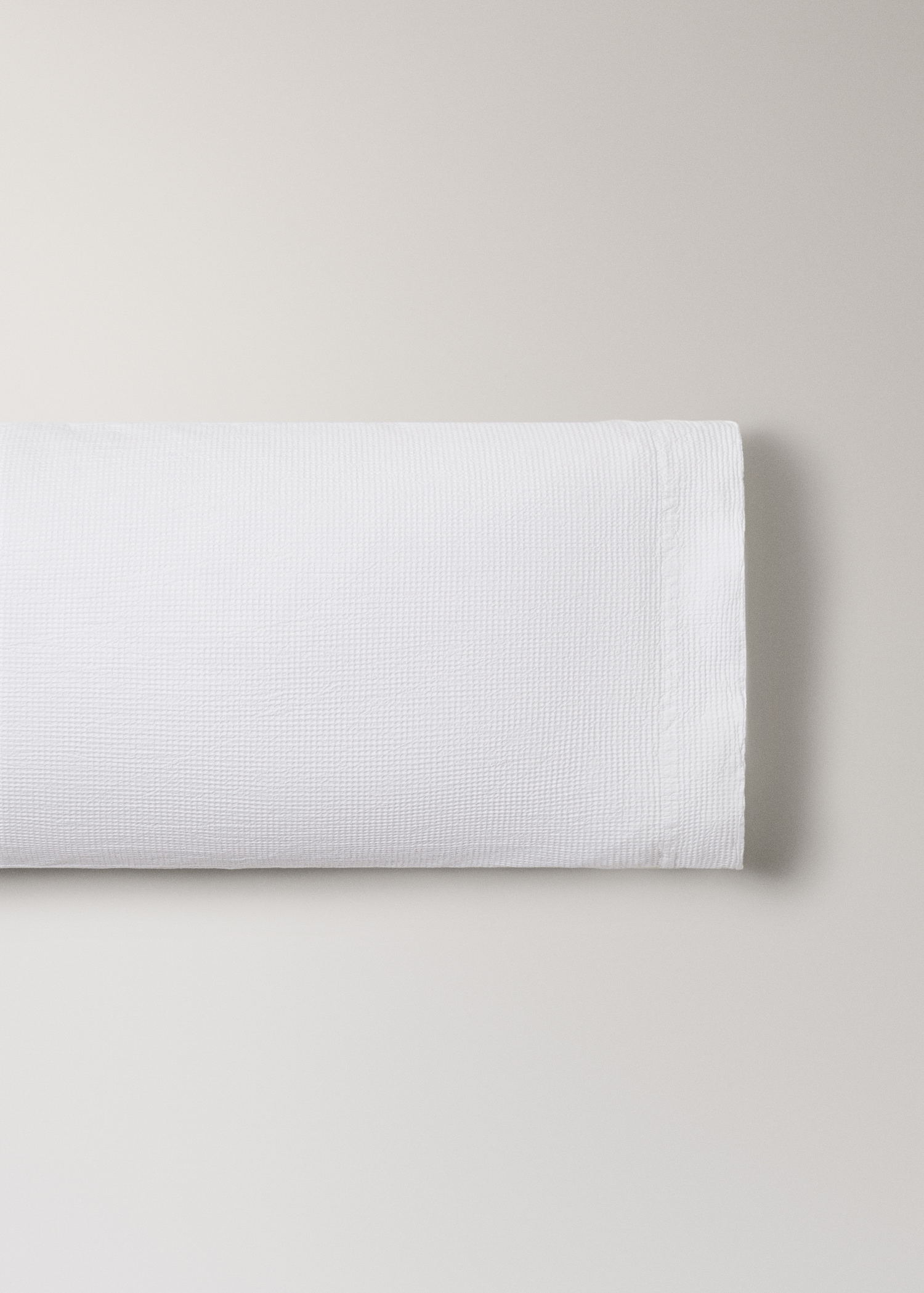 Cotton garment-dyed mini-waffle pillowcase 45x110 cm - Article without model