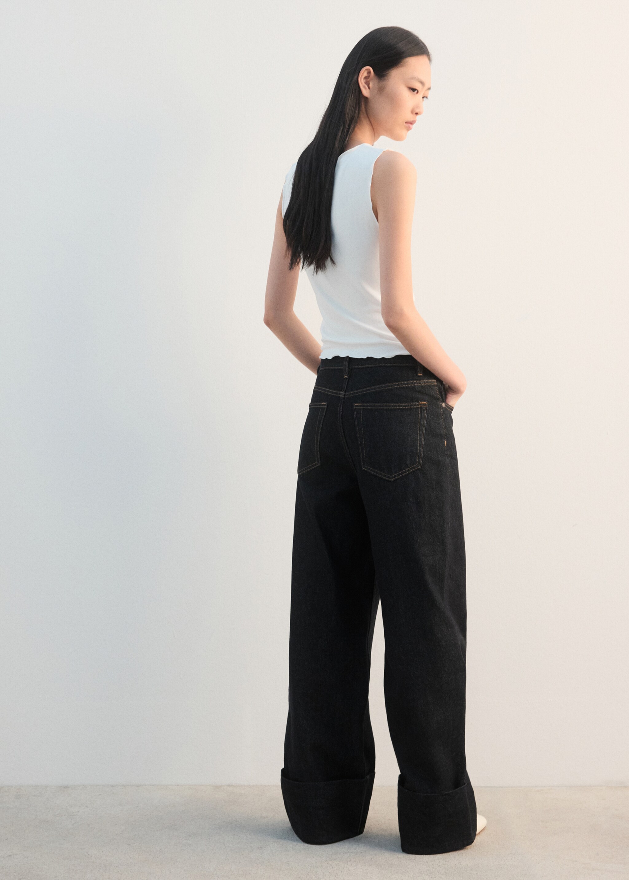 Scalloped hem top - Reverse of the article, Off White. Ref: 27094043-00.