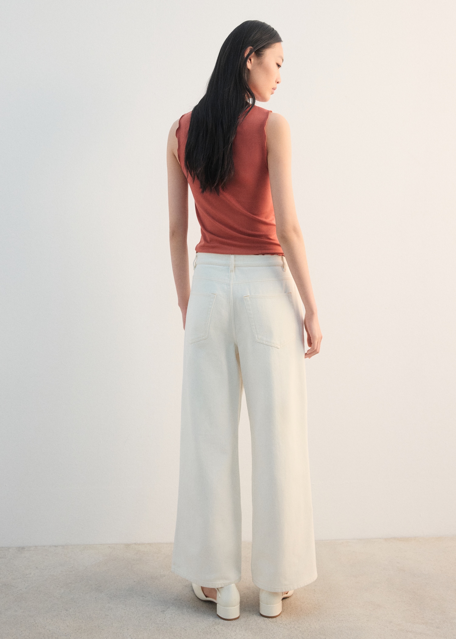 Scalloped hem top - Reverse of the article