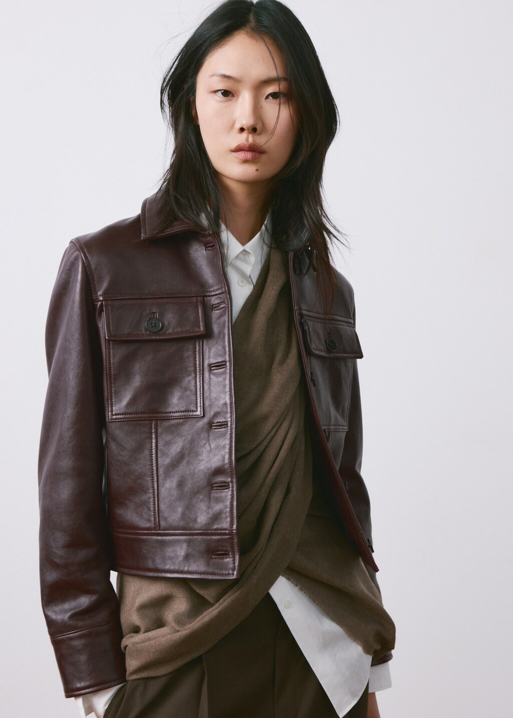 Buttoned leather jacket - image 4