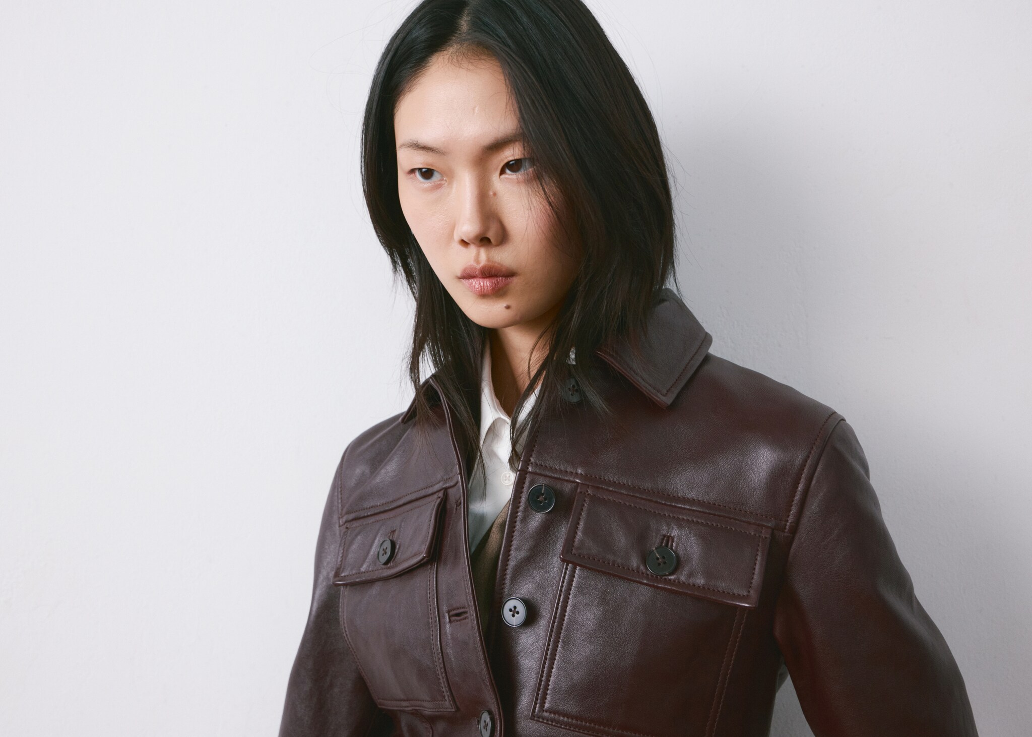Buttoned leather jacket - Details of the article 2