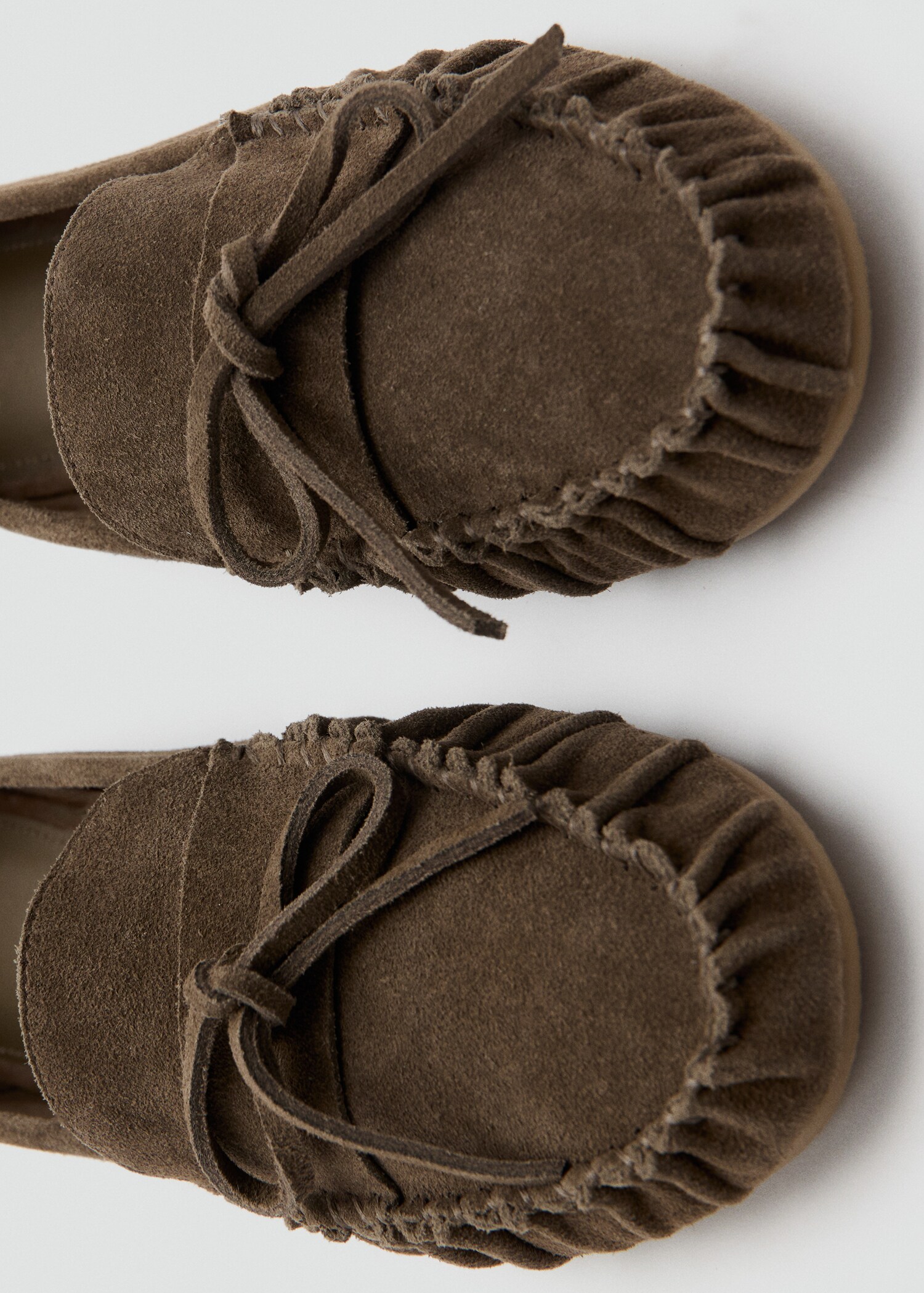 Gerimpelde mocassins van suède - Detail van het artikel 2