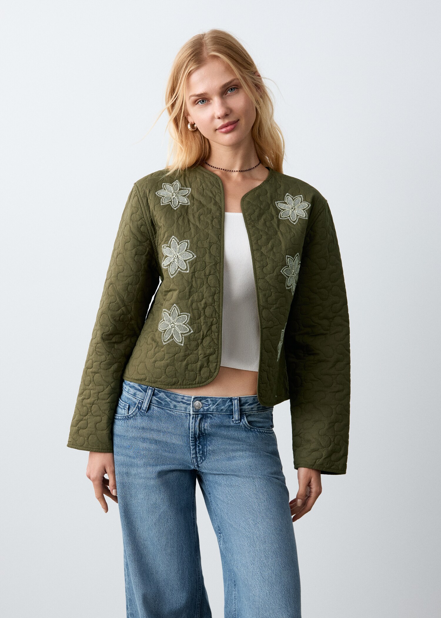 Veste matelassée brodée - Plan moyen