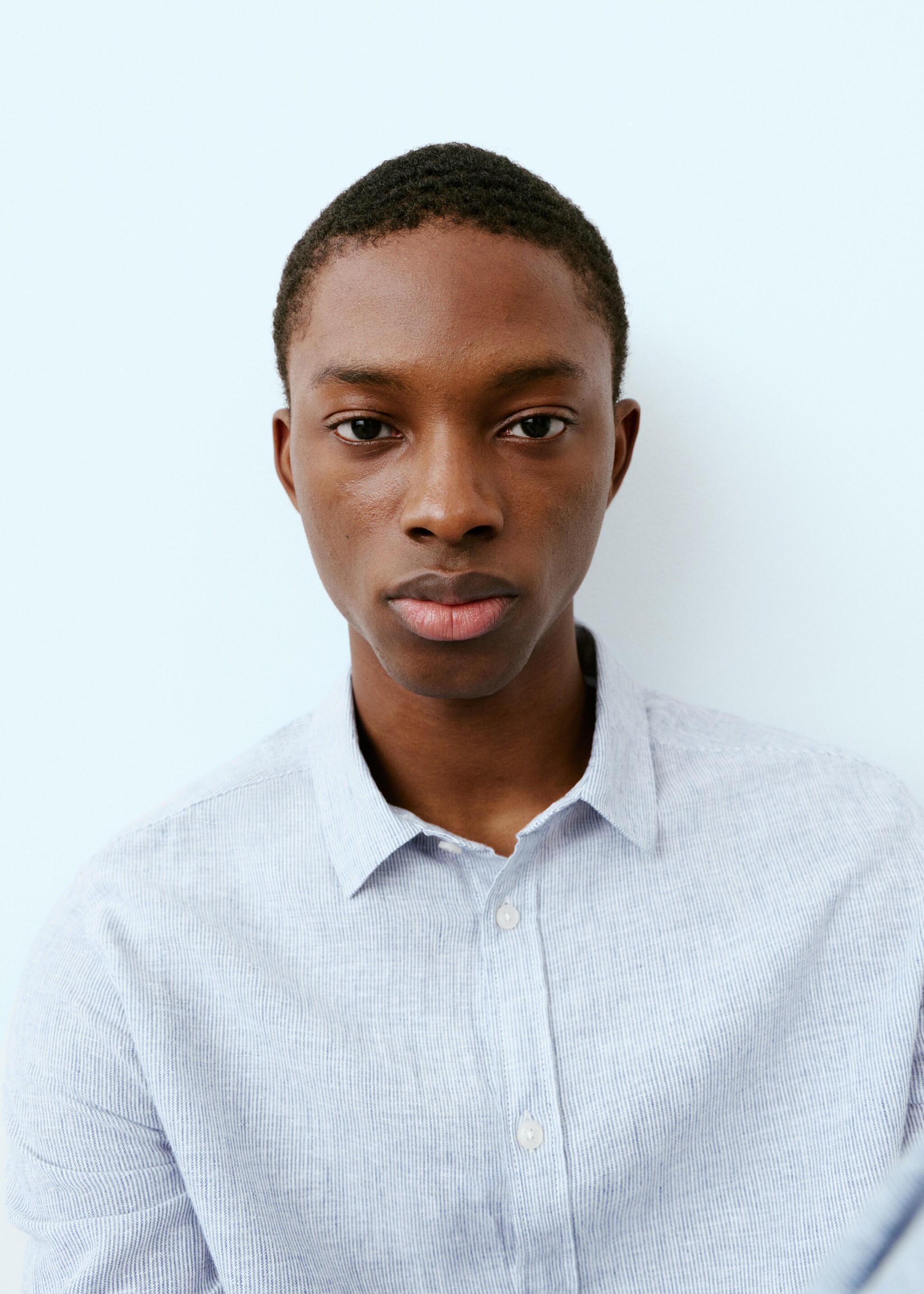 Streifenhemd aus Leinen-Mix - Detail des Artikels 2, Marineblau. Ref: 27094050-00.