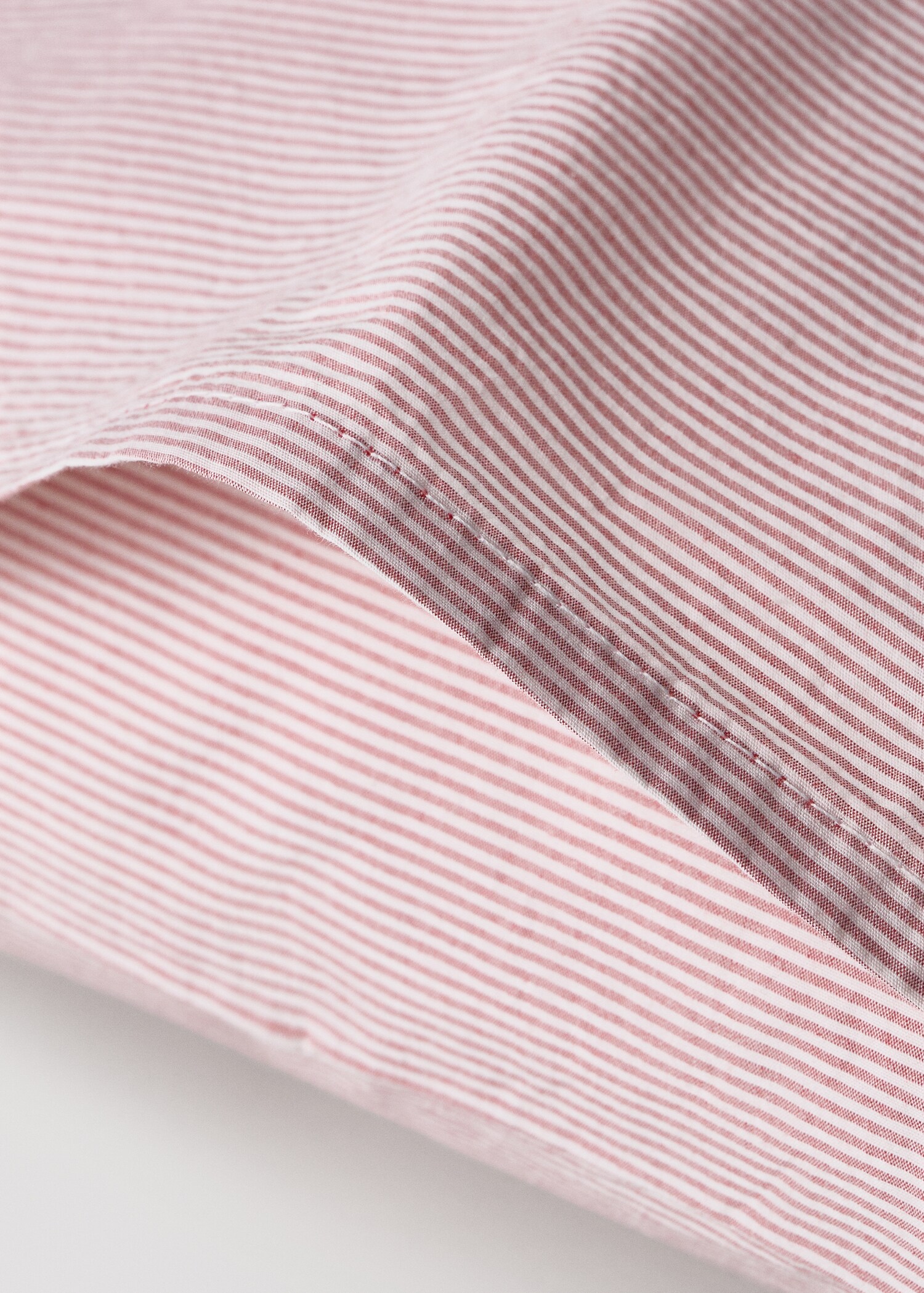 Cot bed pillowcase with fine striped yarn-dyed cotton - Details of the article 2