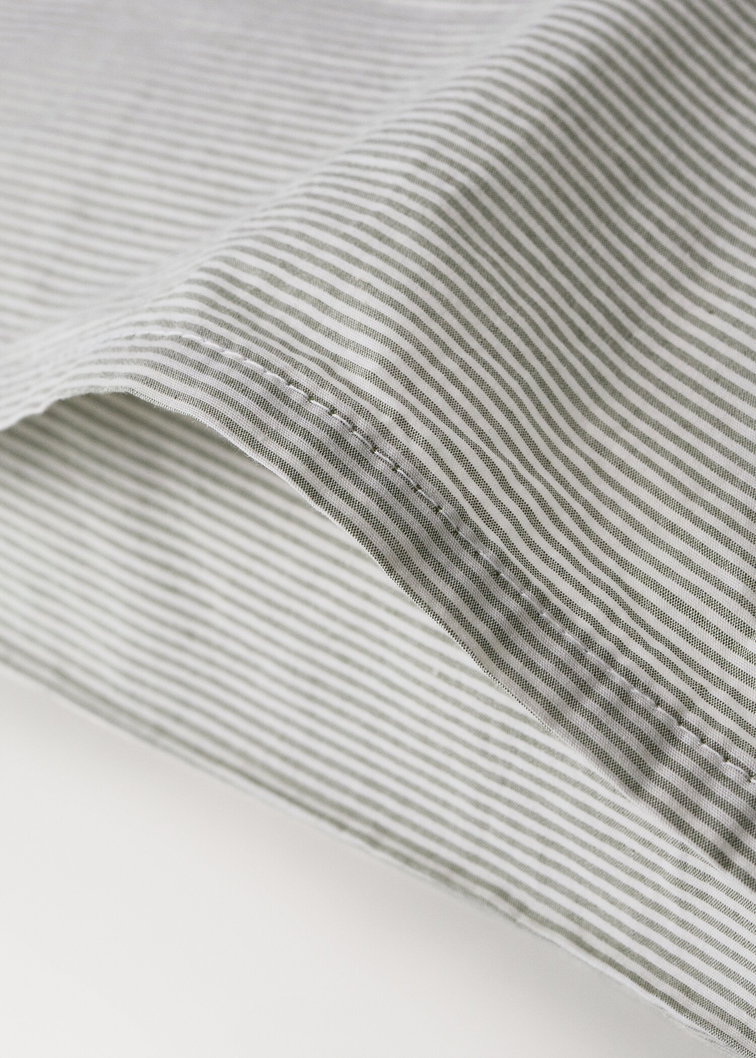 Cot bed pillowcase with fine striped yarn-dyed cotton - Details of the article 2
