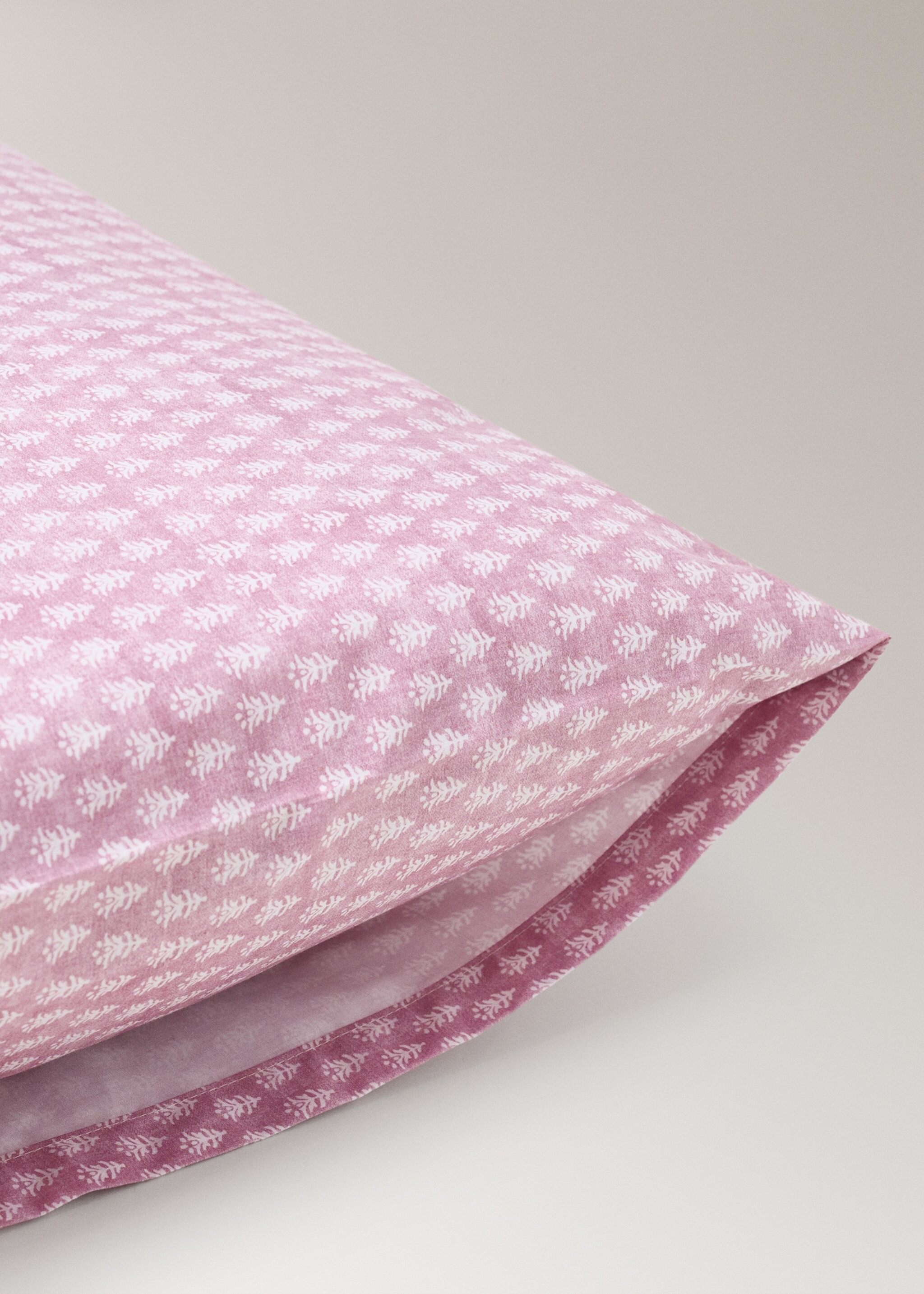 Cot bed pillowcase in mini floral percale cotton 30x50 cm - Details of the article 1, Pink. Ref: 27094057-00.