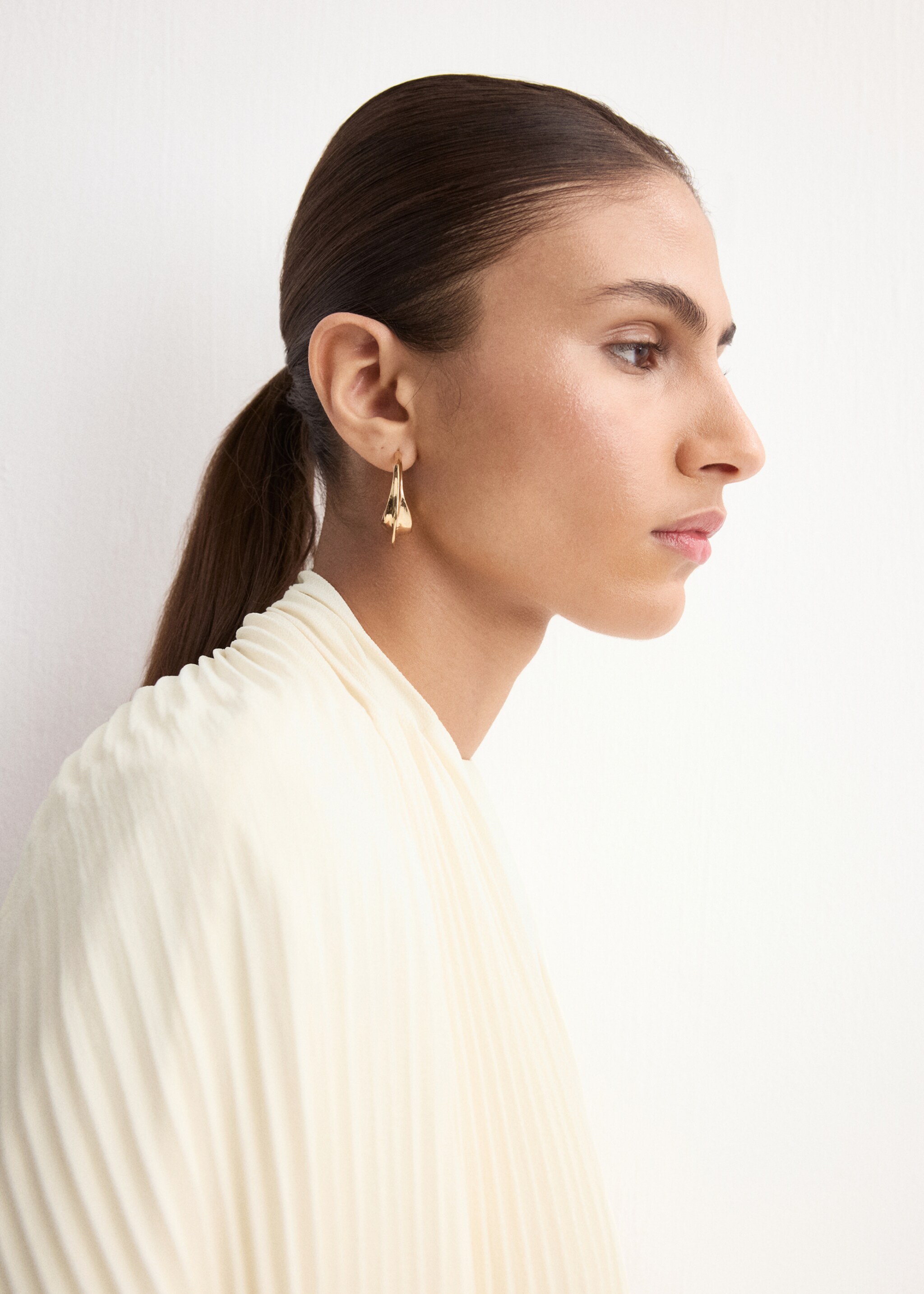 Oversized pleated caftan - Details of the article 1, Ecru. Ref: 27094073-00.