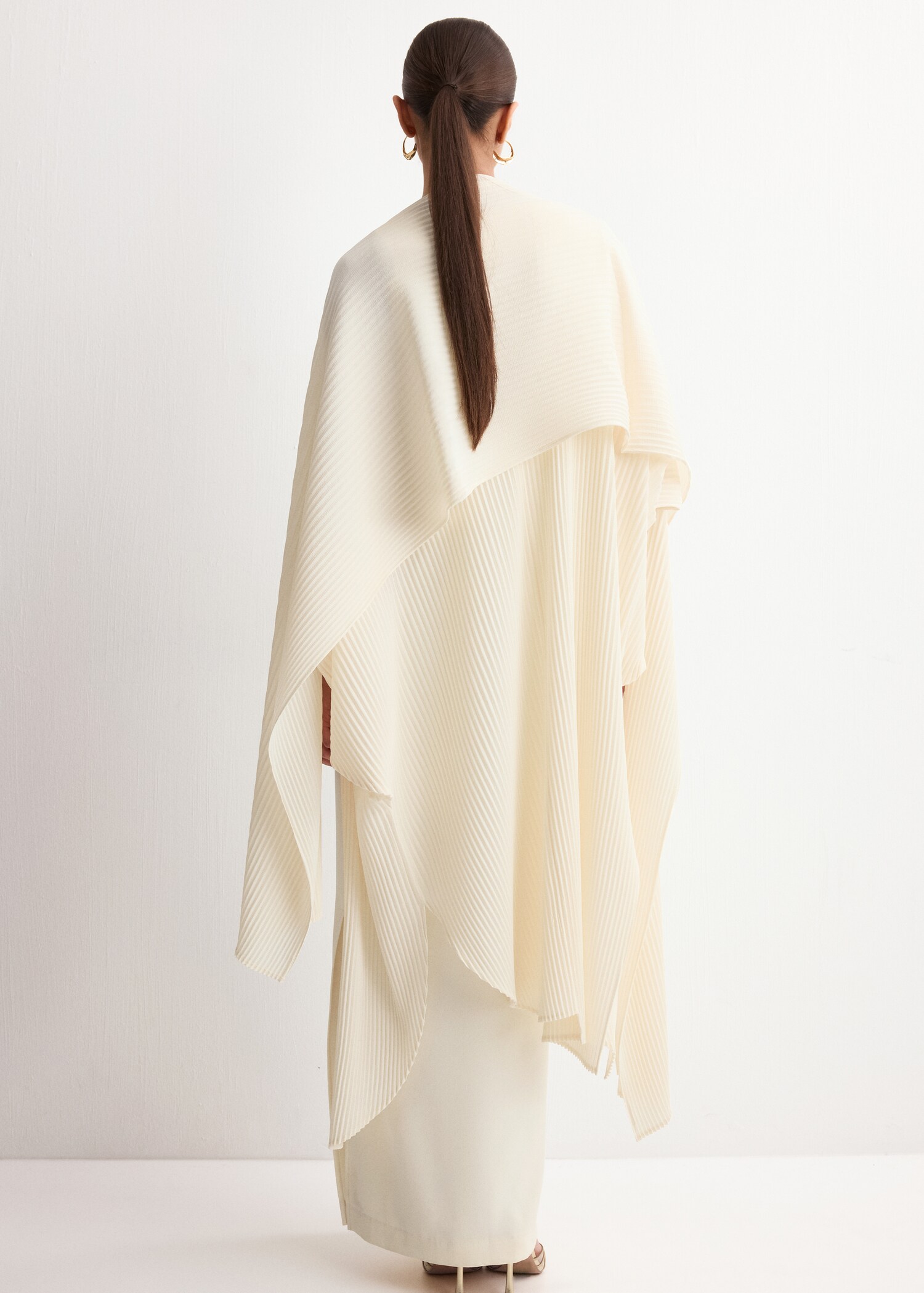 Oversized pleated caftan - Reverse of the article