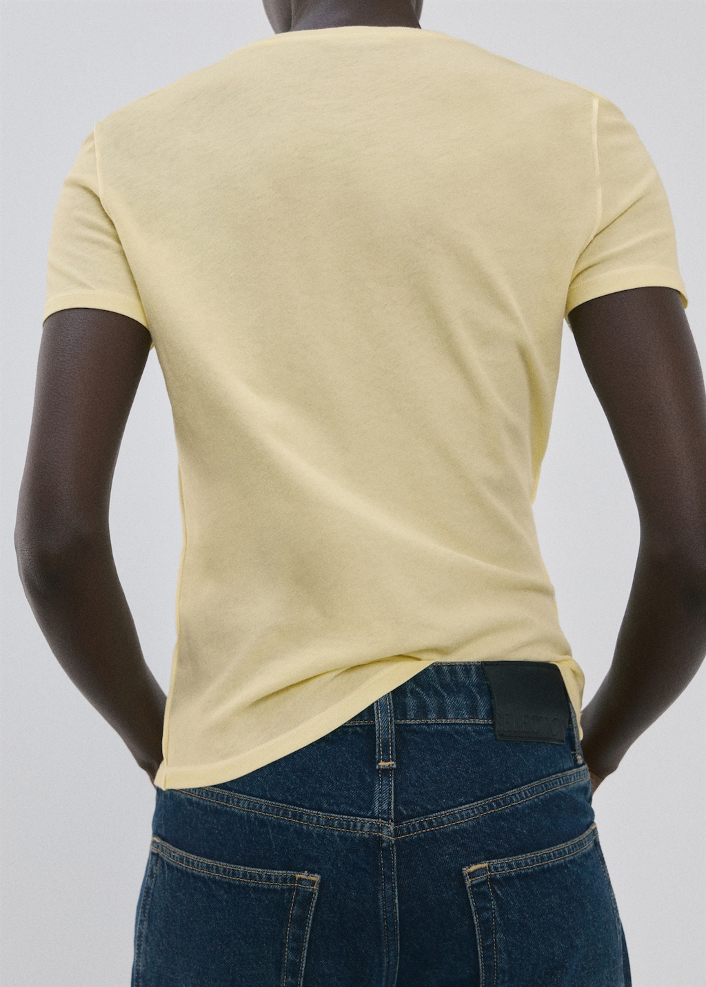 Cotton T-shirt with seams - image 3