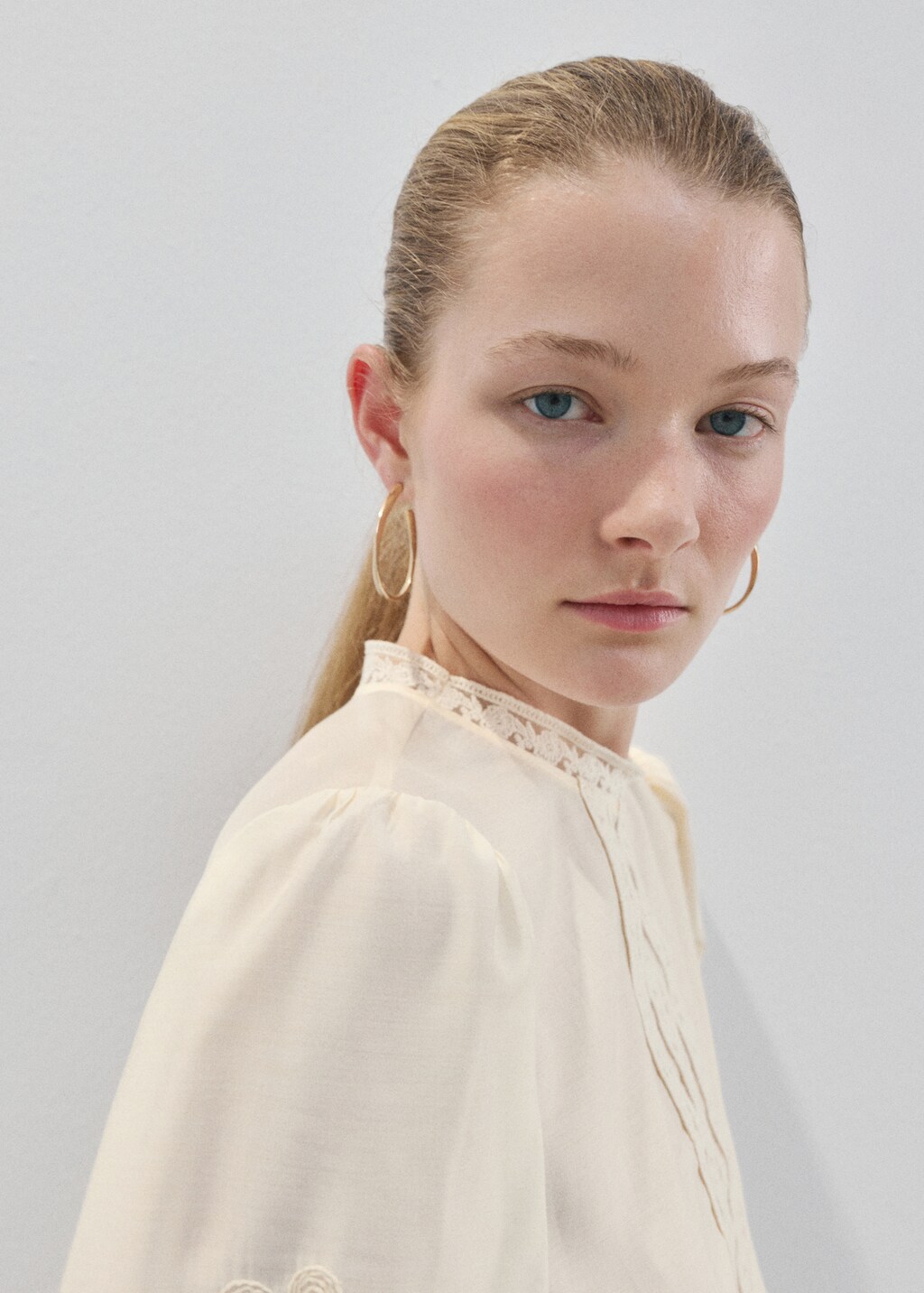 Cotton blouse with floral embroidery - image 5