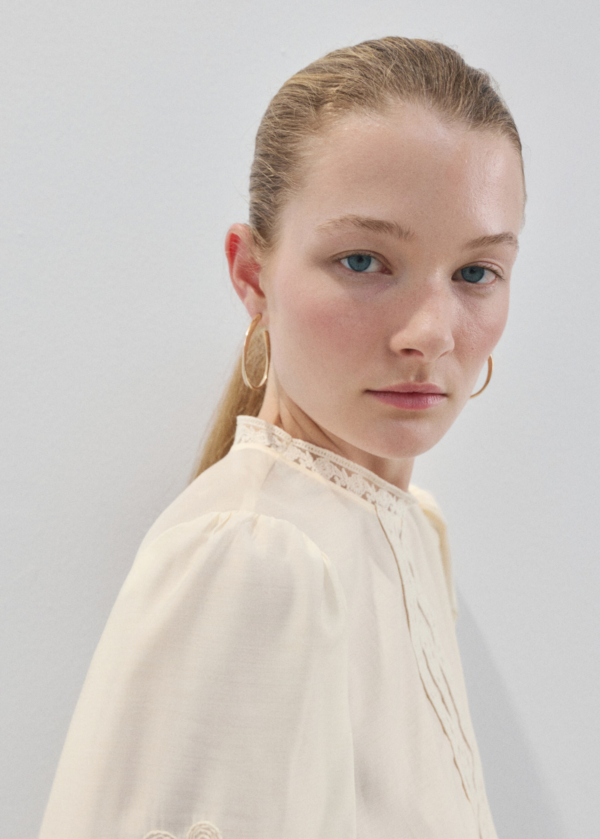 Блузка из хлопка с цветочной вышивкой - Деталь изделия 1, Экрю. Ref: 27094082-00.