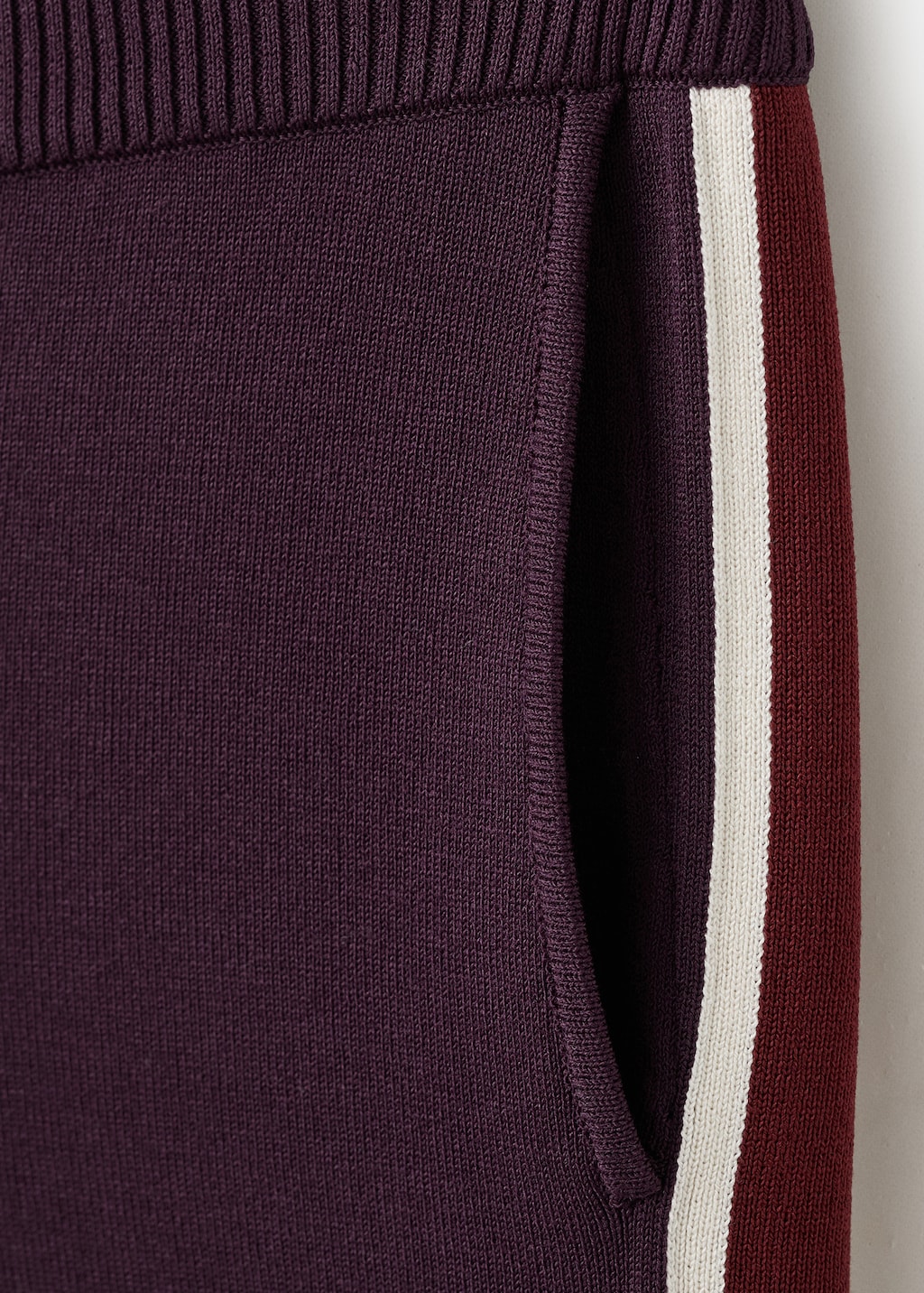 Knitted pants with contrasting stripes - image 5