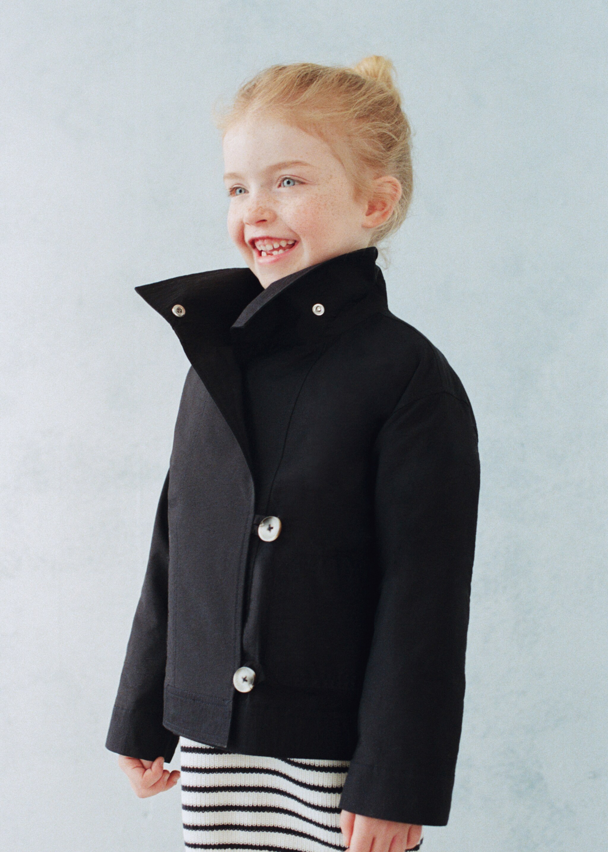 Buttoned jacket - Details of the article 6, Navy. Ref: 27094406-00.