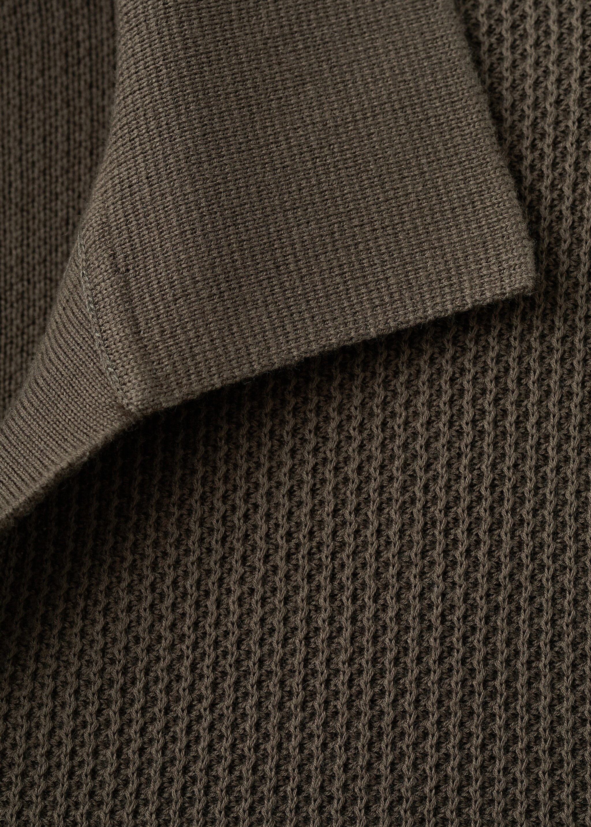 100% cotton knitted polo structure - Details of the article 8, Chocolate. Ref: 27094425-00.