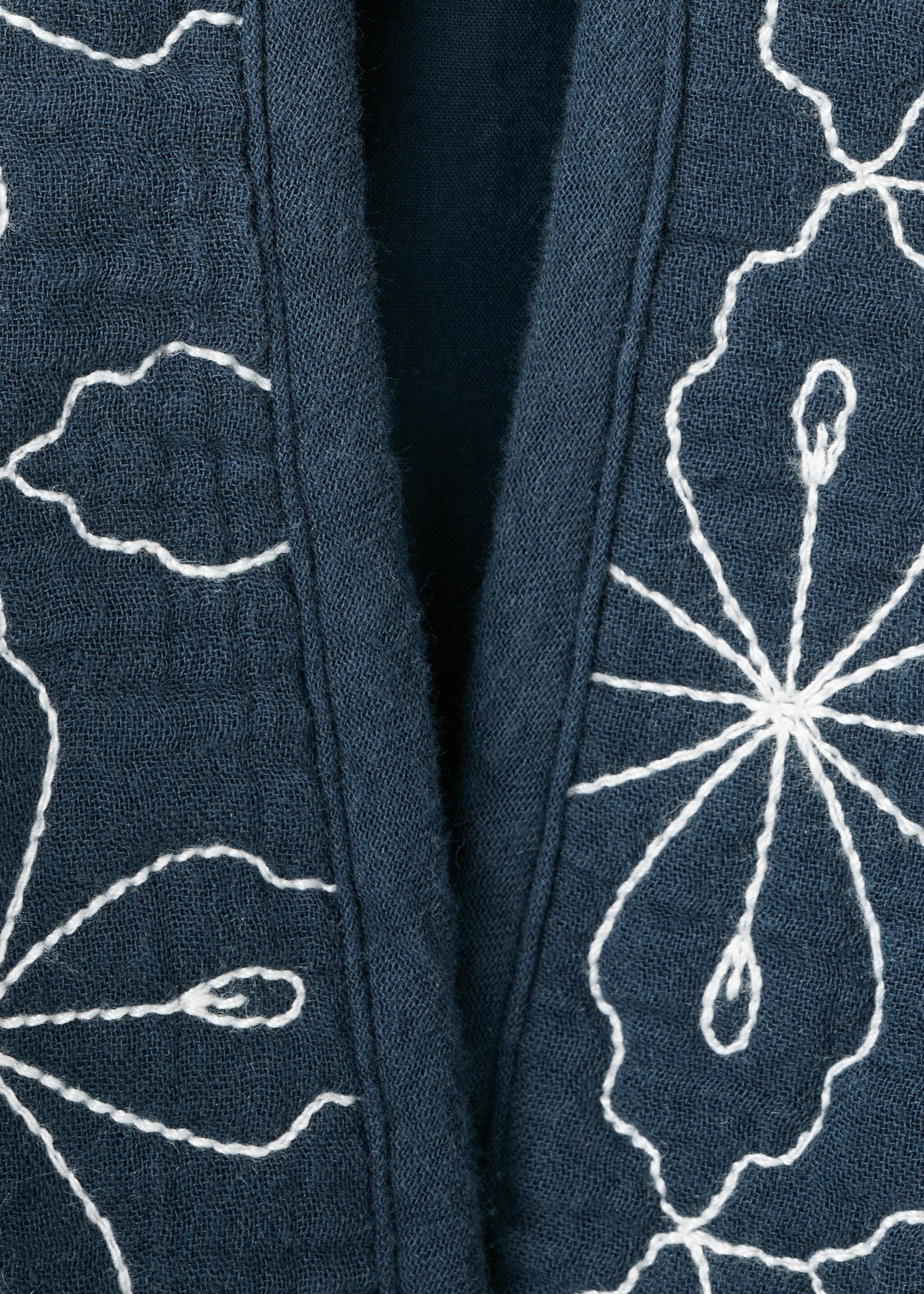 Casaco painel bordado - Pormenor do artigo 8, Azul-marinho. Ref: 27094428-00.