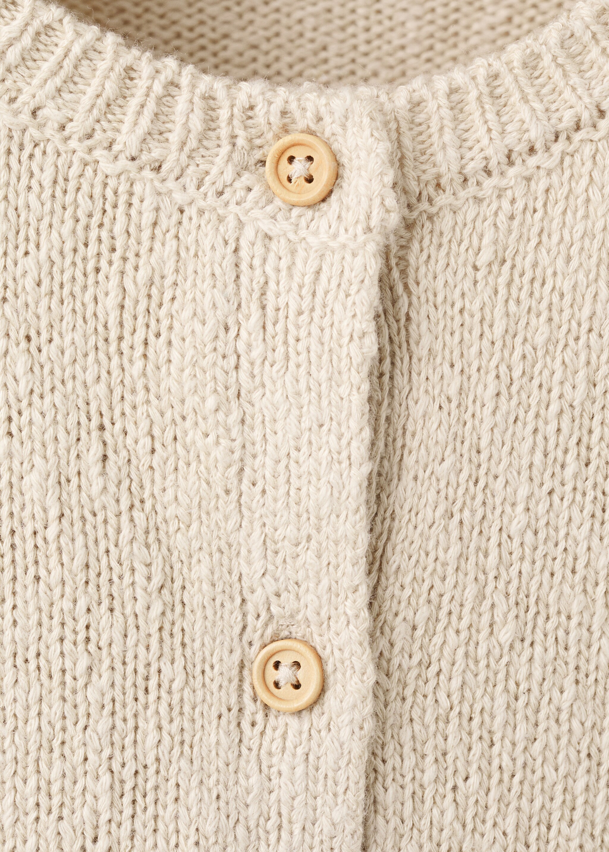 Cardigan gijon - Details of the article 8, Ecru. Ref: 27094429-00.