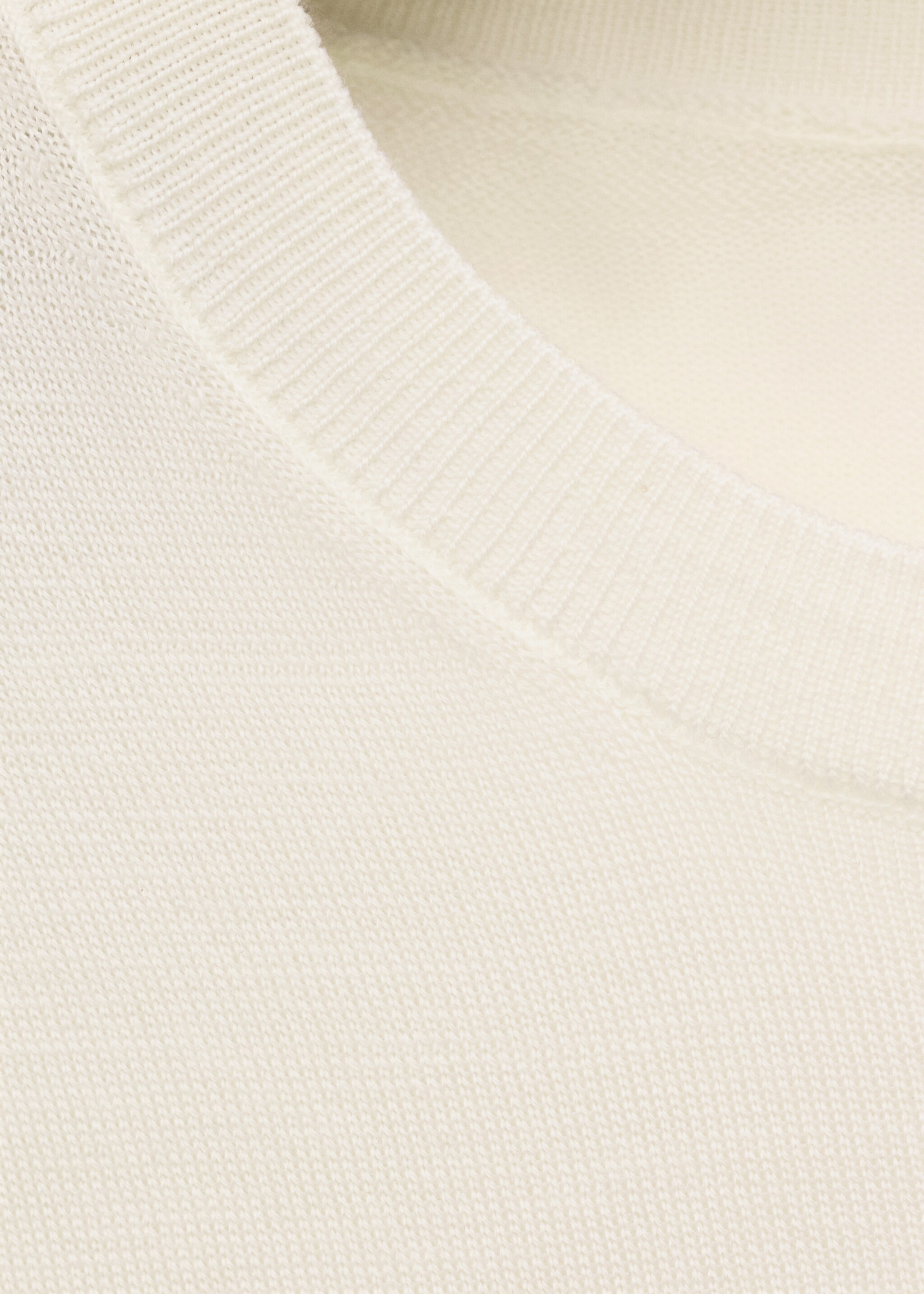 100% wool round-neck sweater - Details of the article 8, Ecru. Ref: 27094439-00.