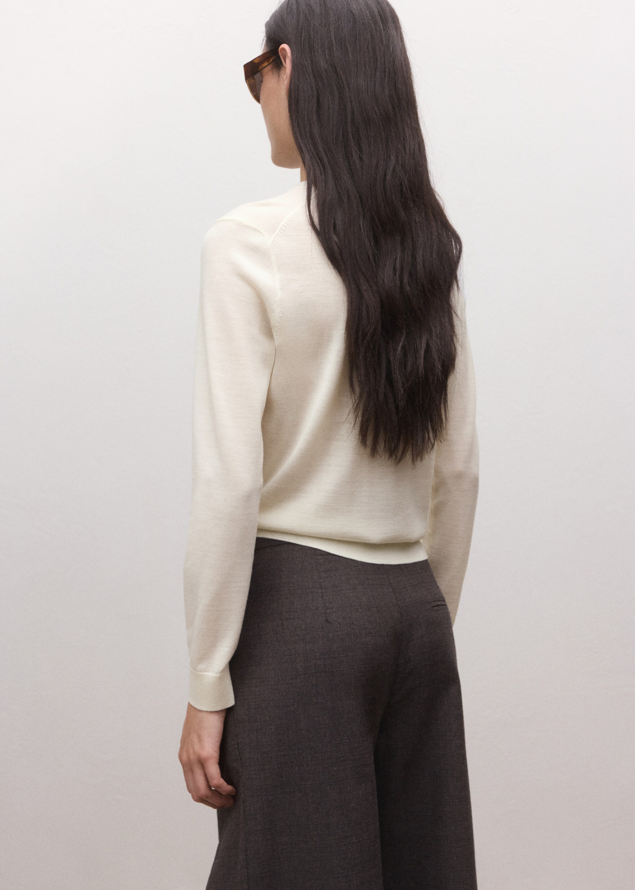 100% wool round-neck sweater - Reverse of the article, Ecru. Ref: 27094439-00.