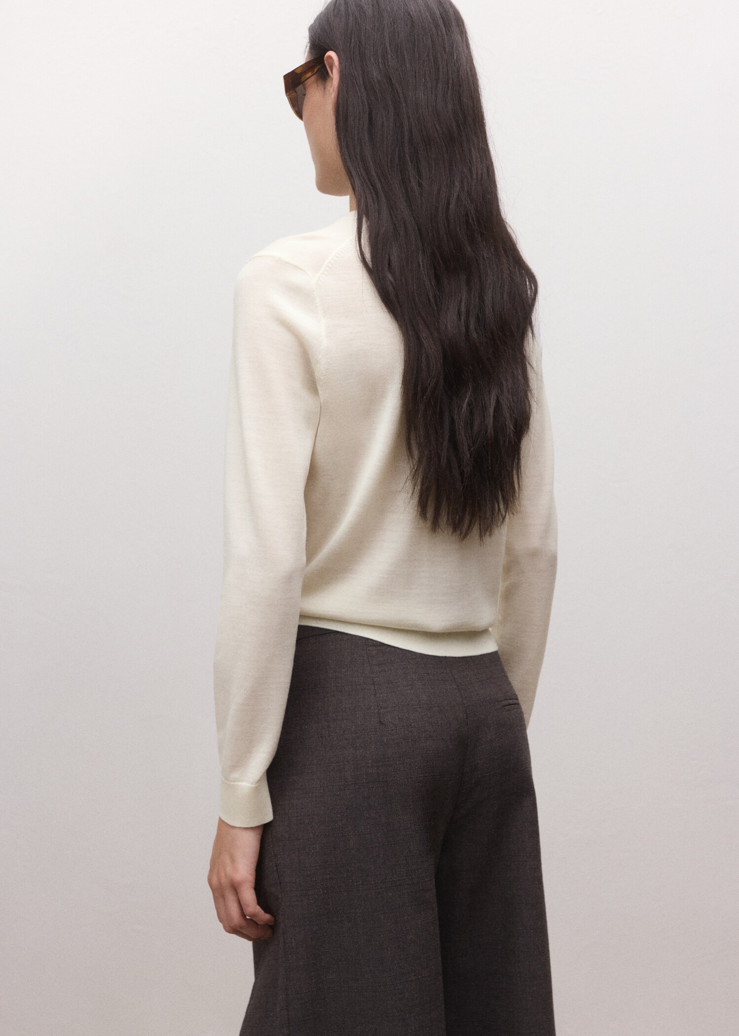 100% wool round-neck sweater - Reverse of the article
