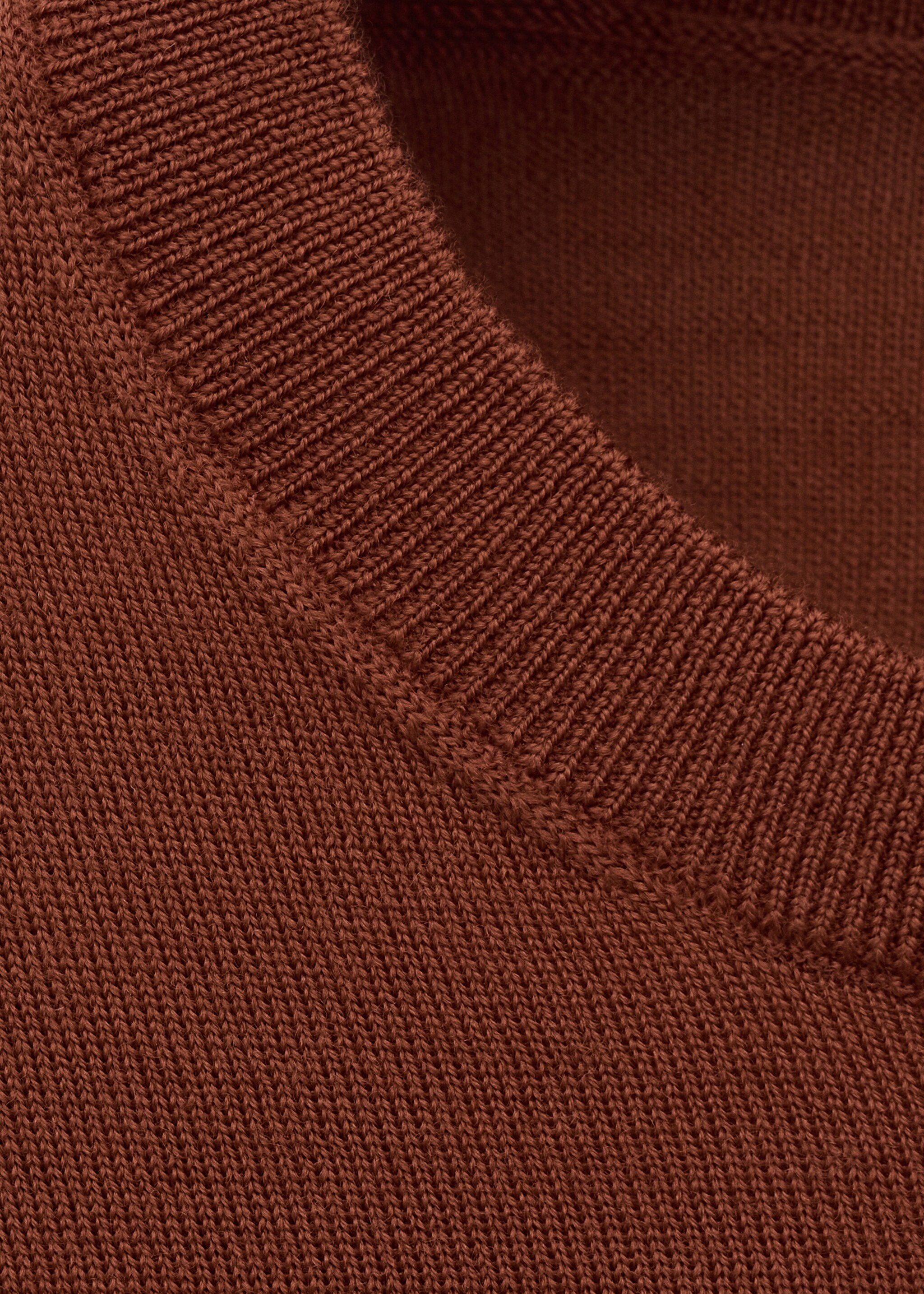 100% wool round-neck sweater - Details of the article 8, Russet. Ref: 27094439-00.
