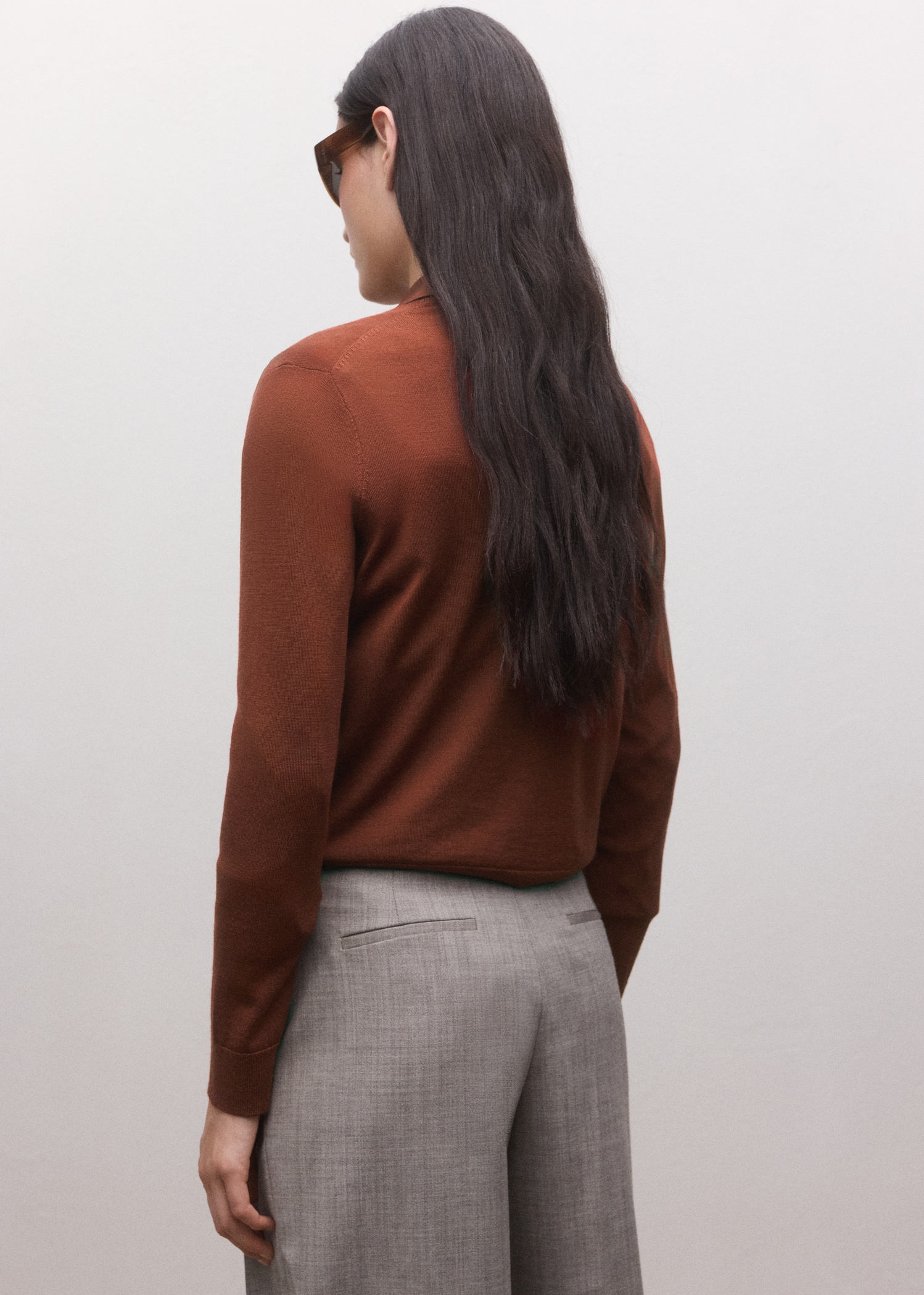 100% wool round-neck sweater - Reverse of the article