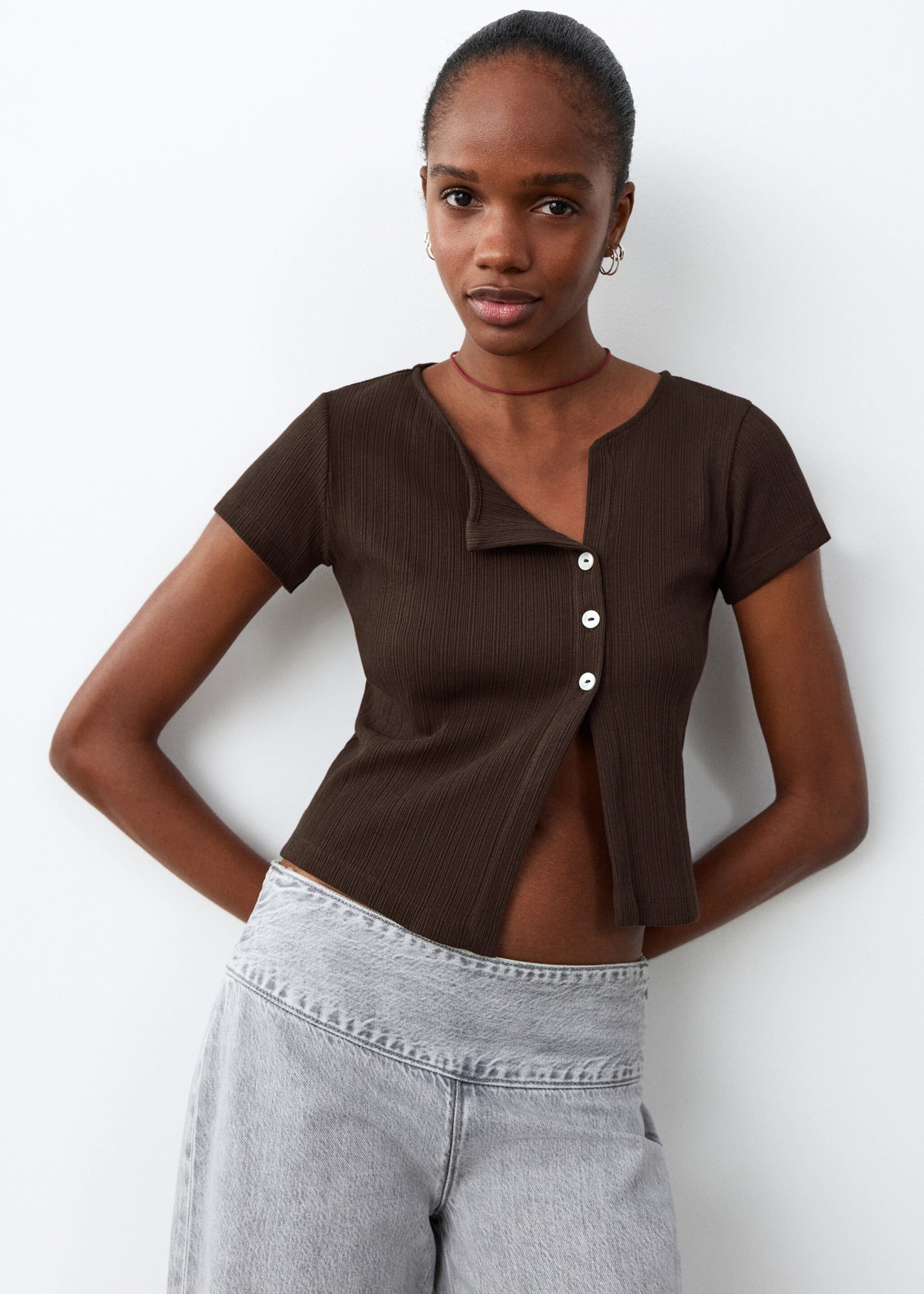 Ribbed T-shirt with button details - Medium plane, Brown. Ref: 27094444-00.