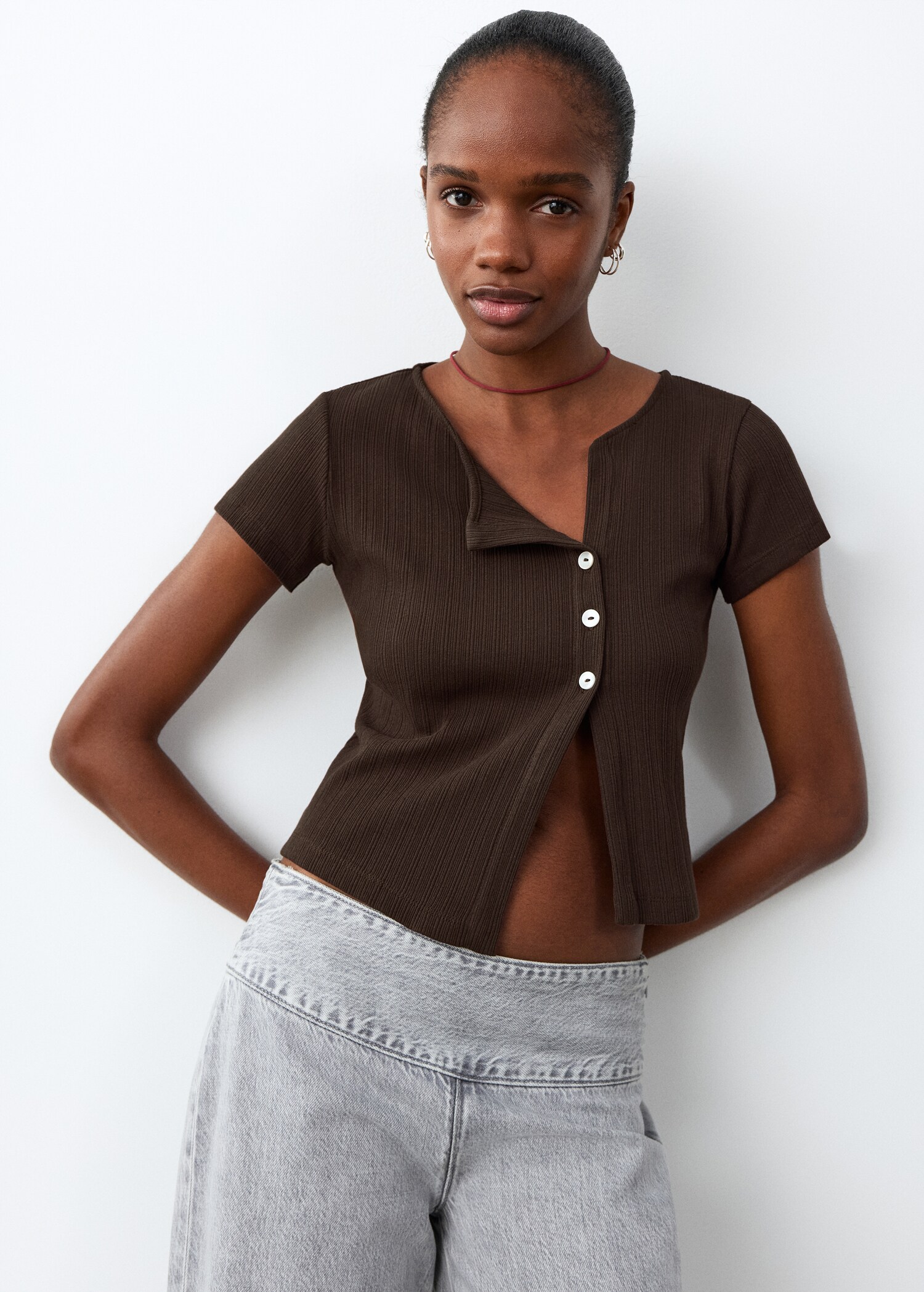 Ribbed T-shirt with button detail - Medium plane