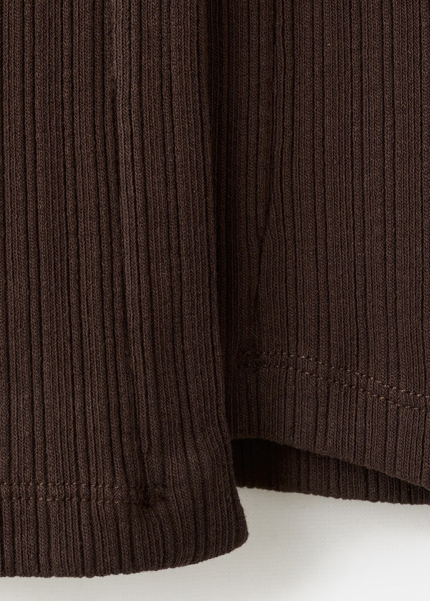Ribbed T-shirt with button detail - Details of the article 0