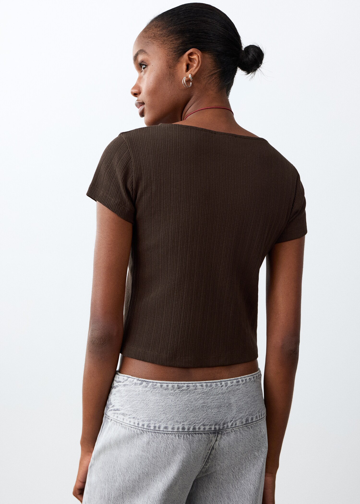Ribbed T-shirt with button detail - Reverse of the article