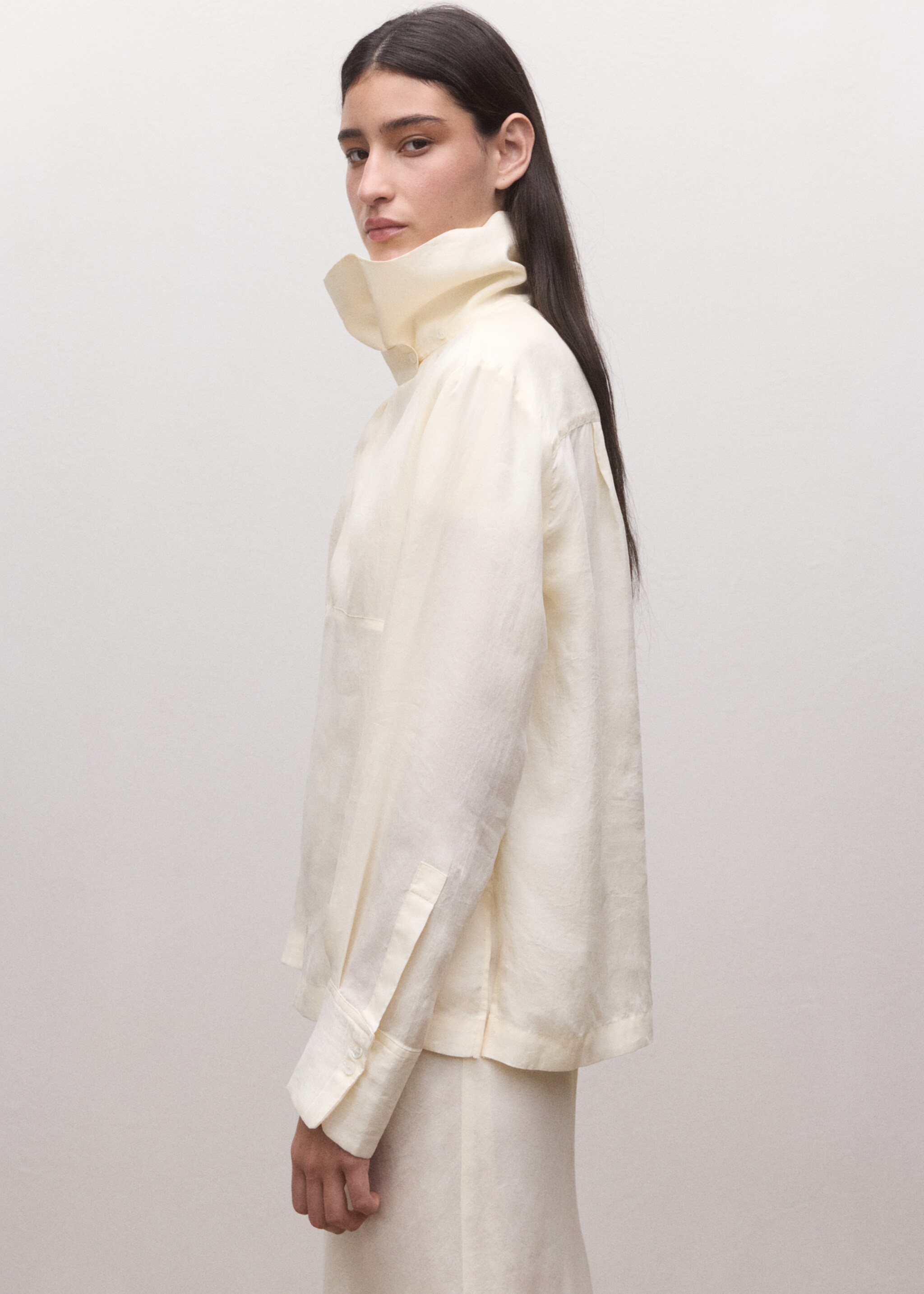 Lyocell shirt with funnel neck - Средний план, Экрю. Ref: 27094446-00.