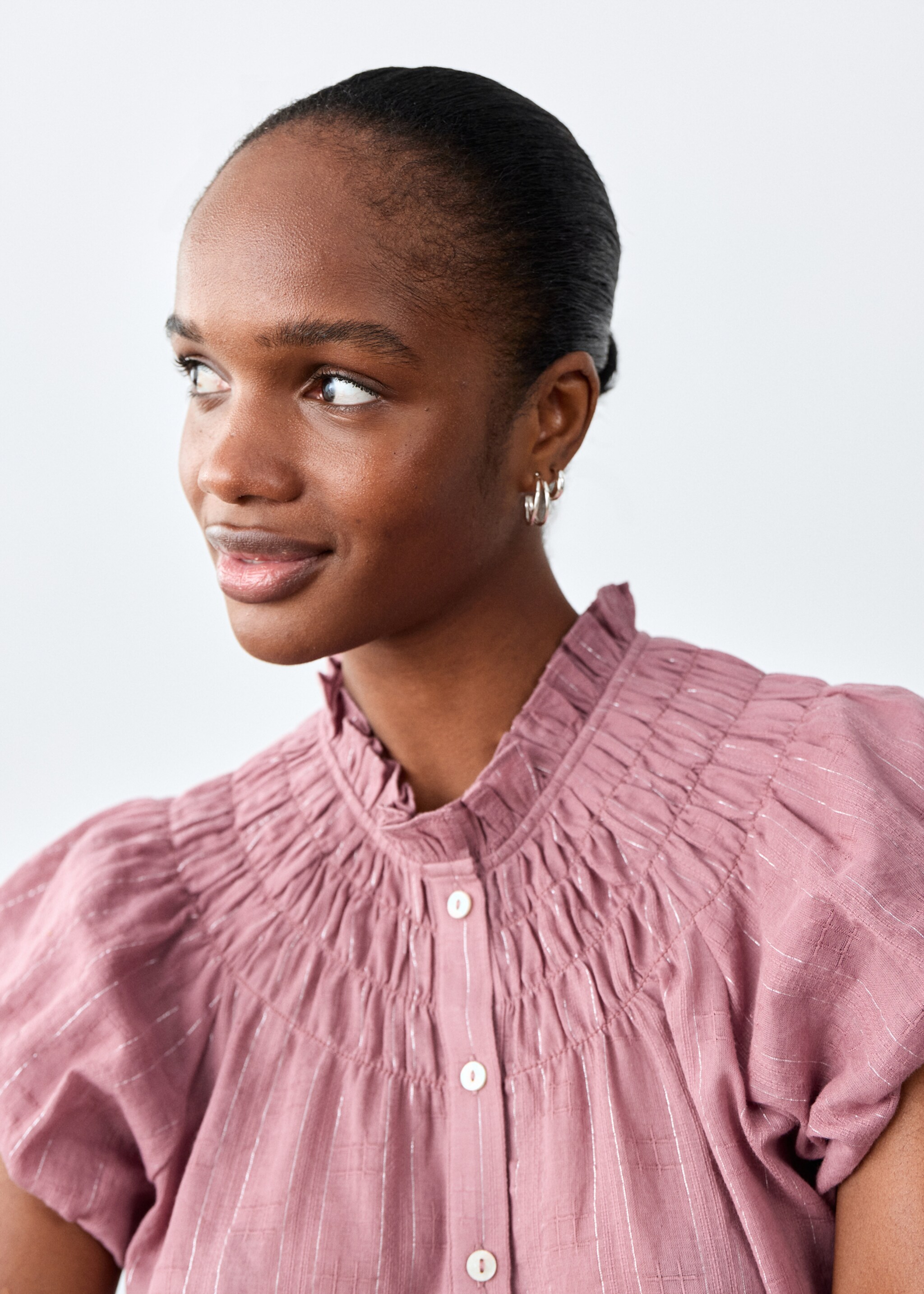 Fließende Bluse mit Raff-Details - Detail des Artikels 1, Pastellrosa. Ref: 27094771-00.