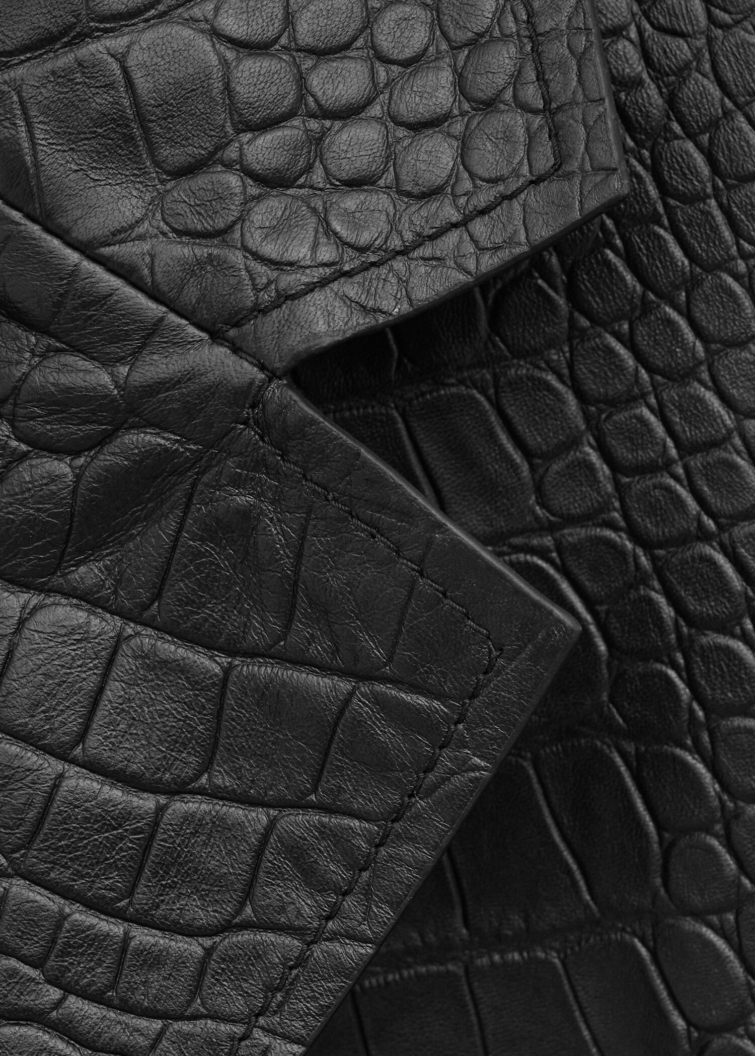 100% crocodile-effect leather coat - Details of the article 8