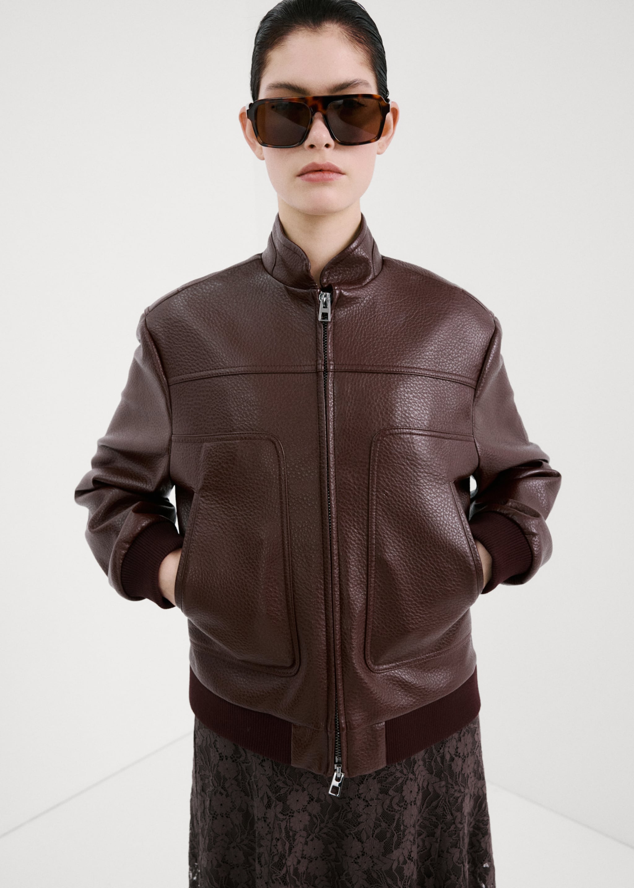 Collarless jacket with pockets - Medium plane, Maroon. Ref: 27094773-00.