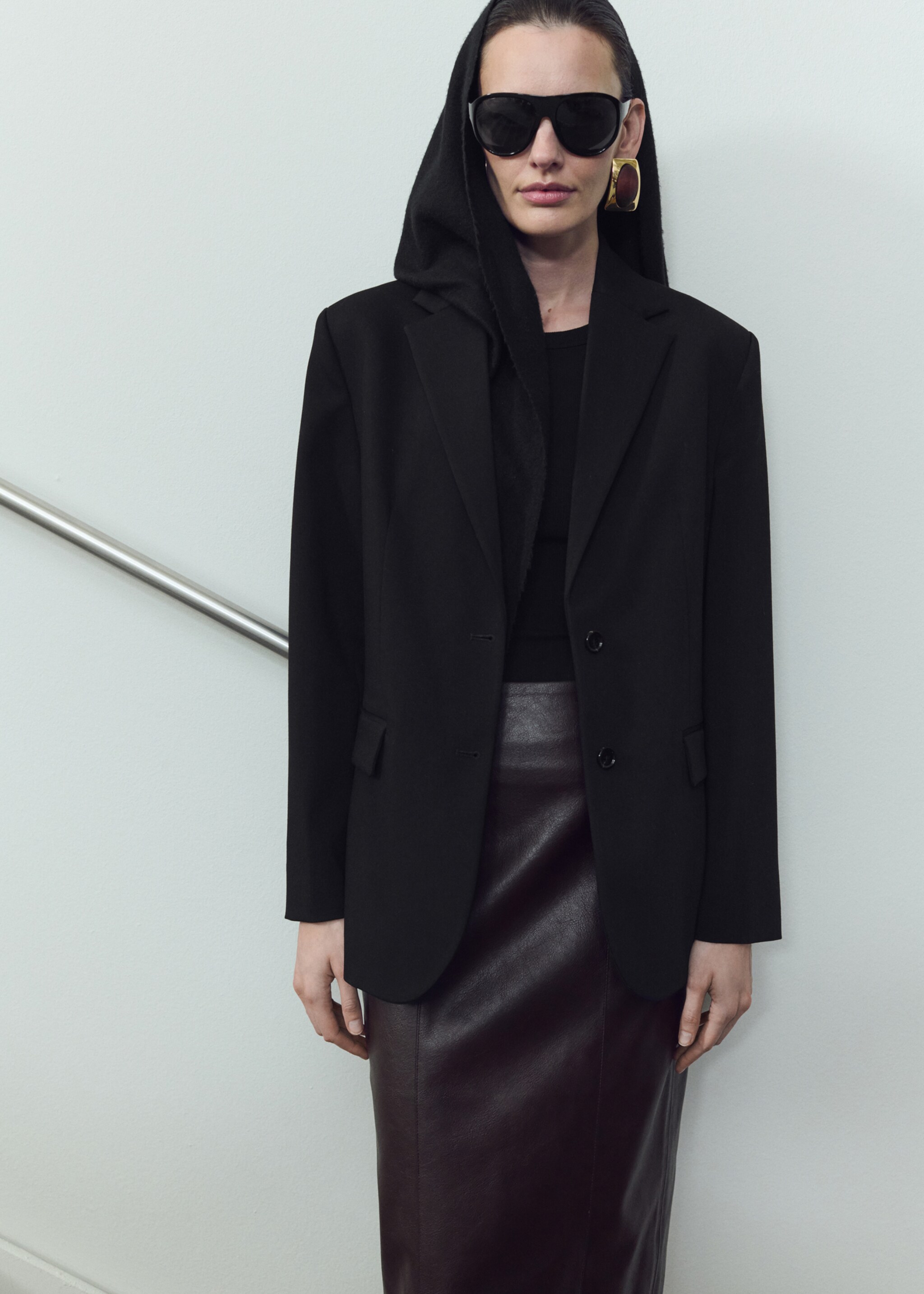 Straight jacket with flap pockets - Medium plane, Black. Ref: 27094774-00.