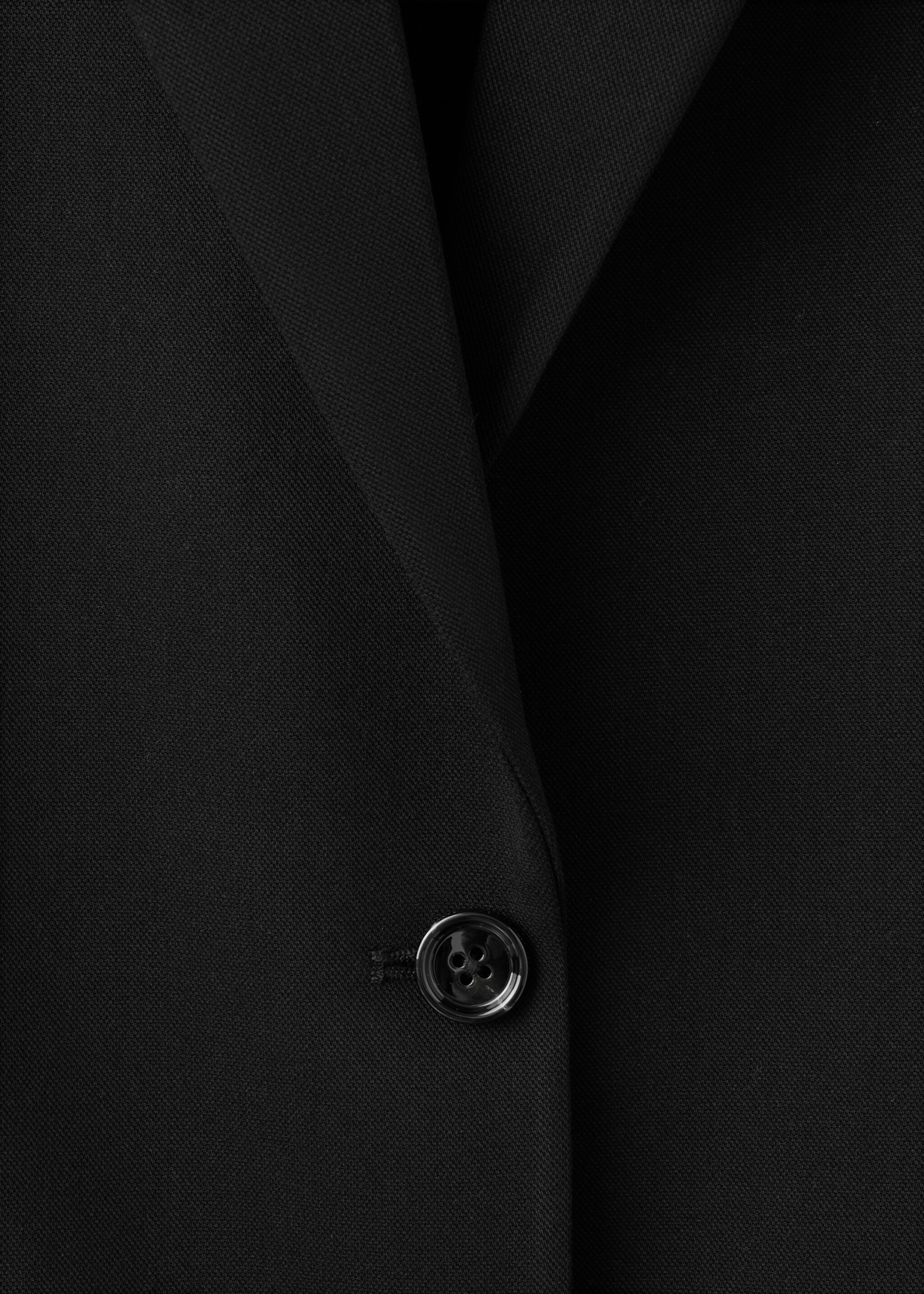 Straight jacket with flap pockets - Details of the article 0, Black. Ref: 27094774-00.