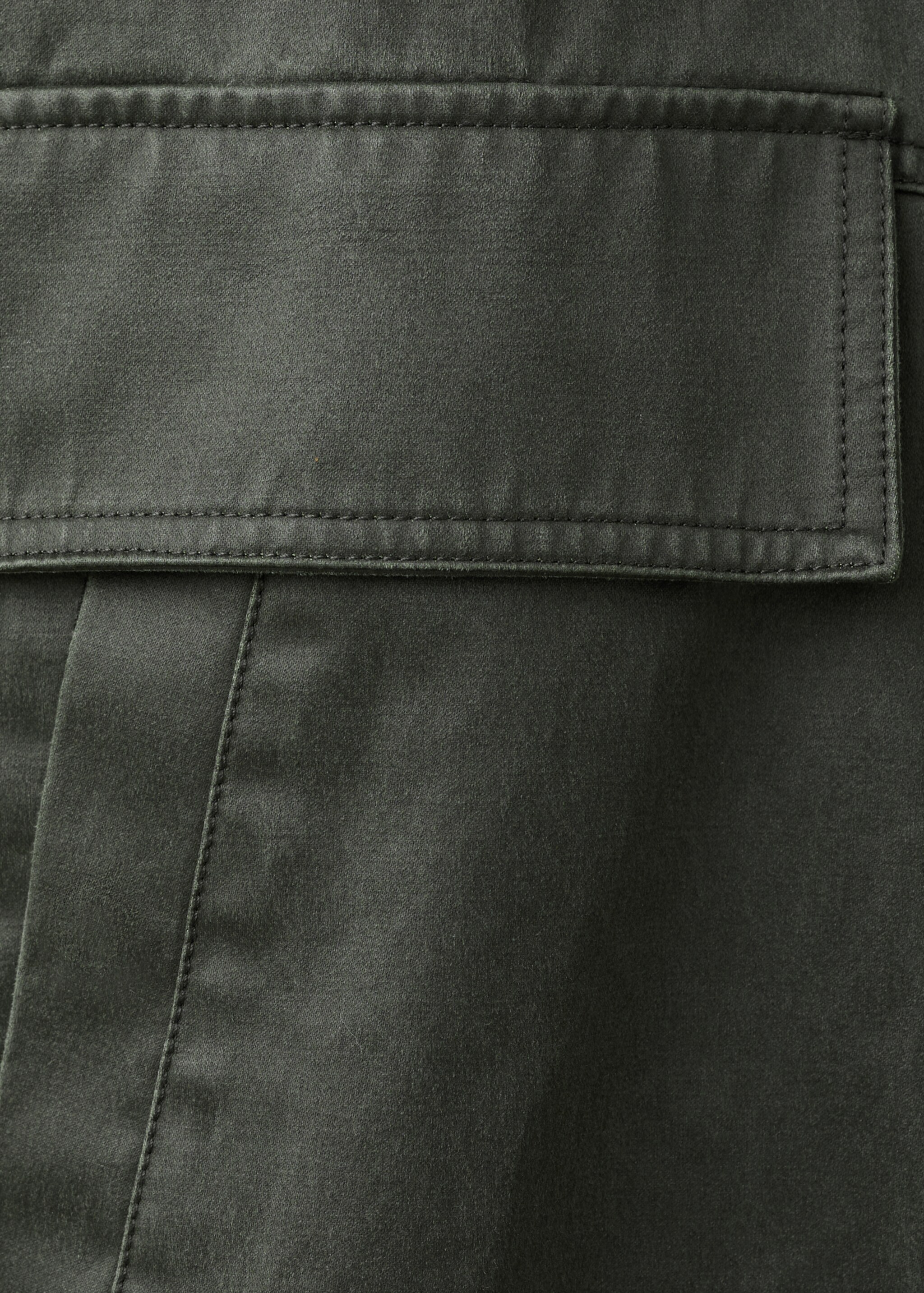 Funnel neck parka with pockets - Details of the article 8, Khaki. Ref: 27094776-00.