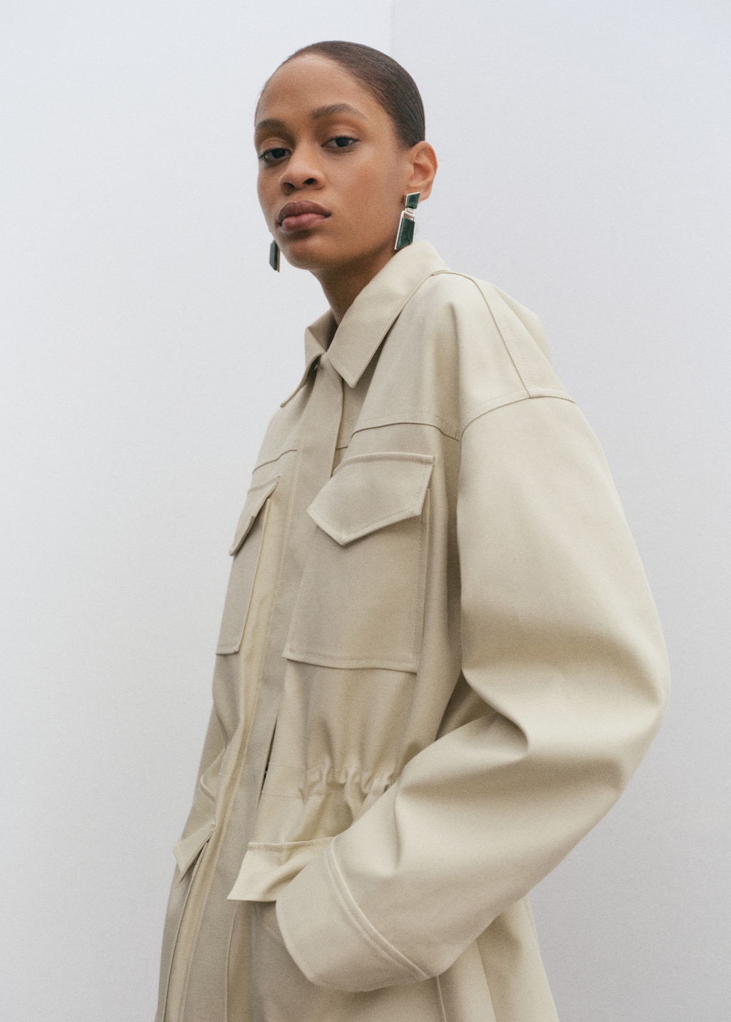 Oversized parka with pockets - image 4