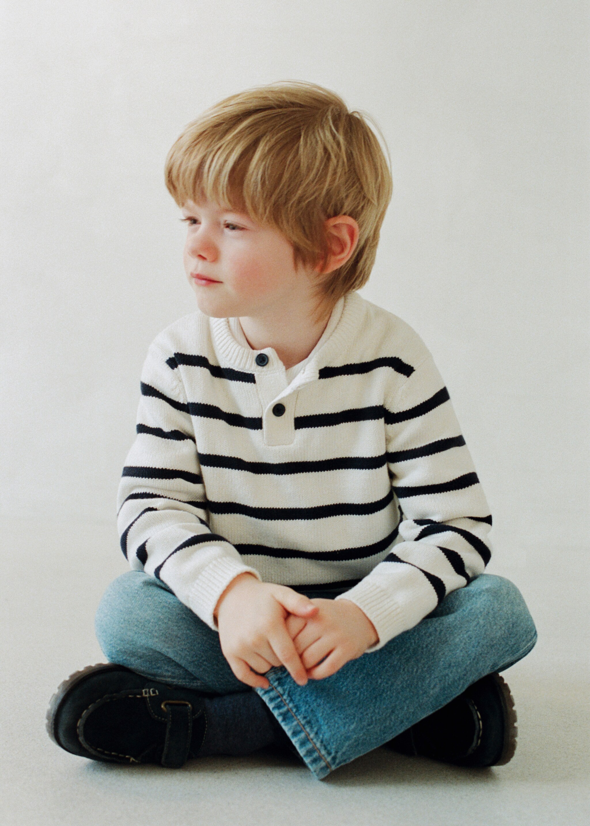 Randig stickad tröja - Detaljer om artikeln 5, Benvit. Ref: 27095149-00.