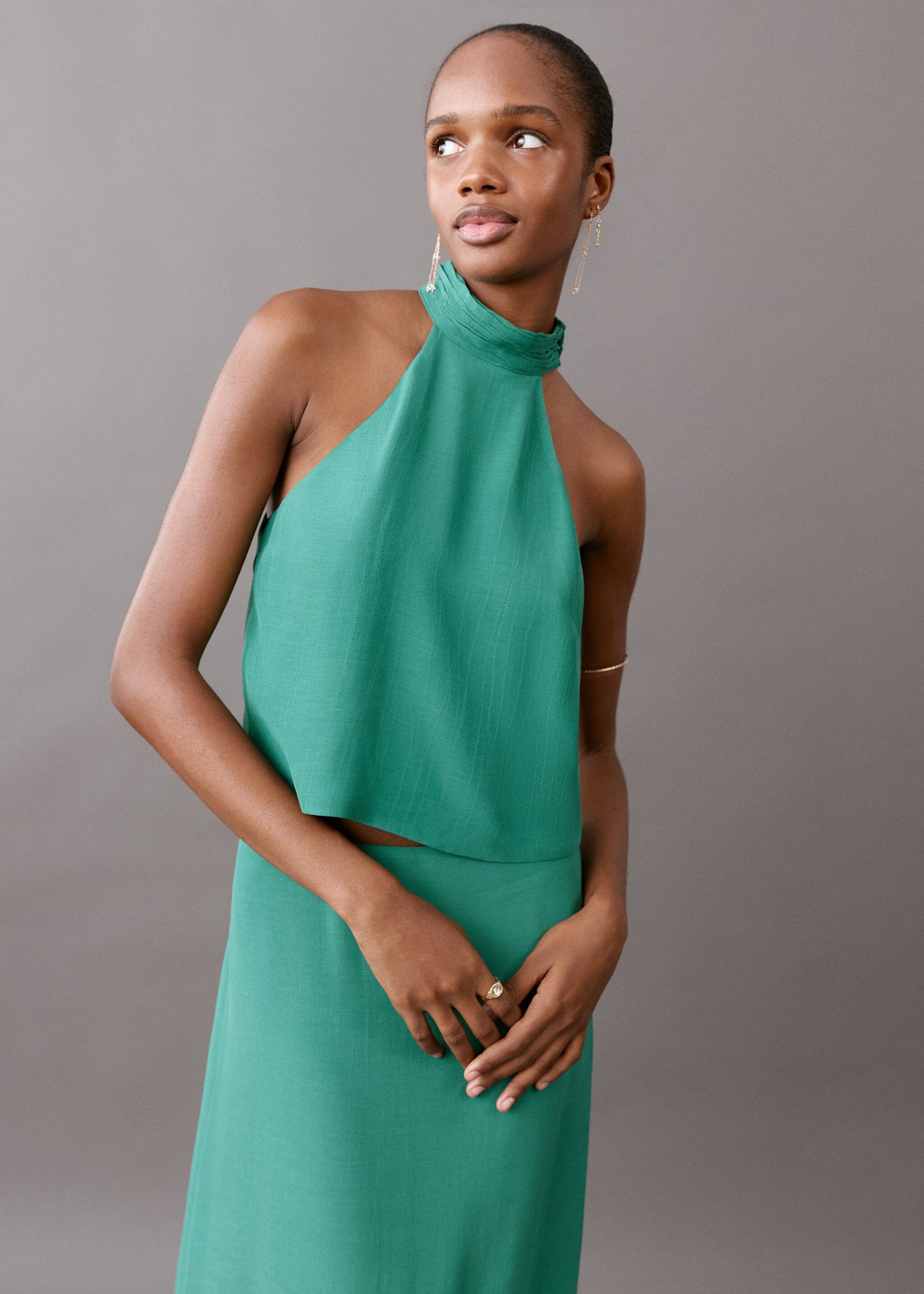 Open-back halter blouse - Medium plane, Green. Ref: 27095808-00.