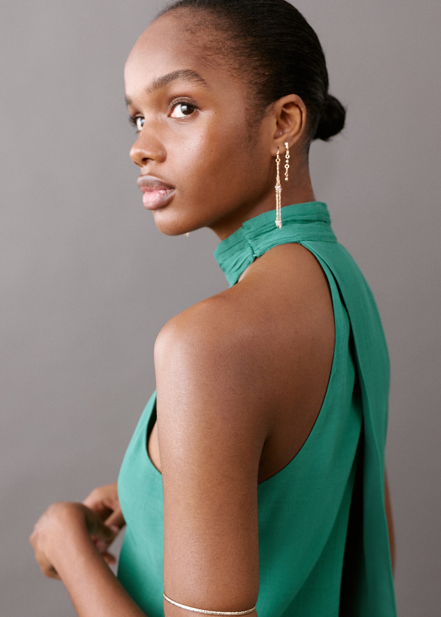 Open-back halter blouse - Details of the article 2