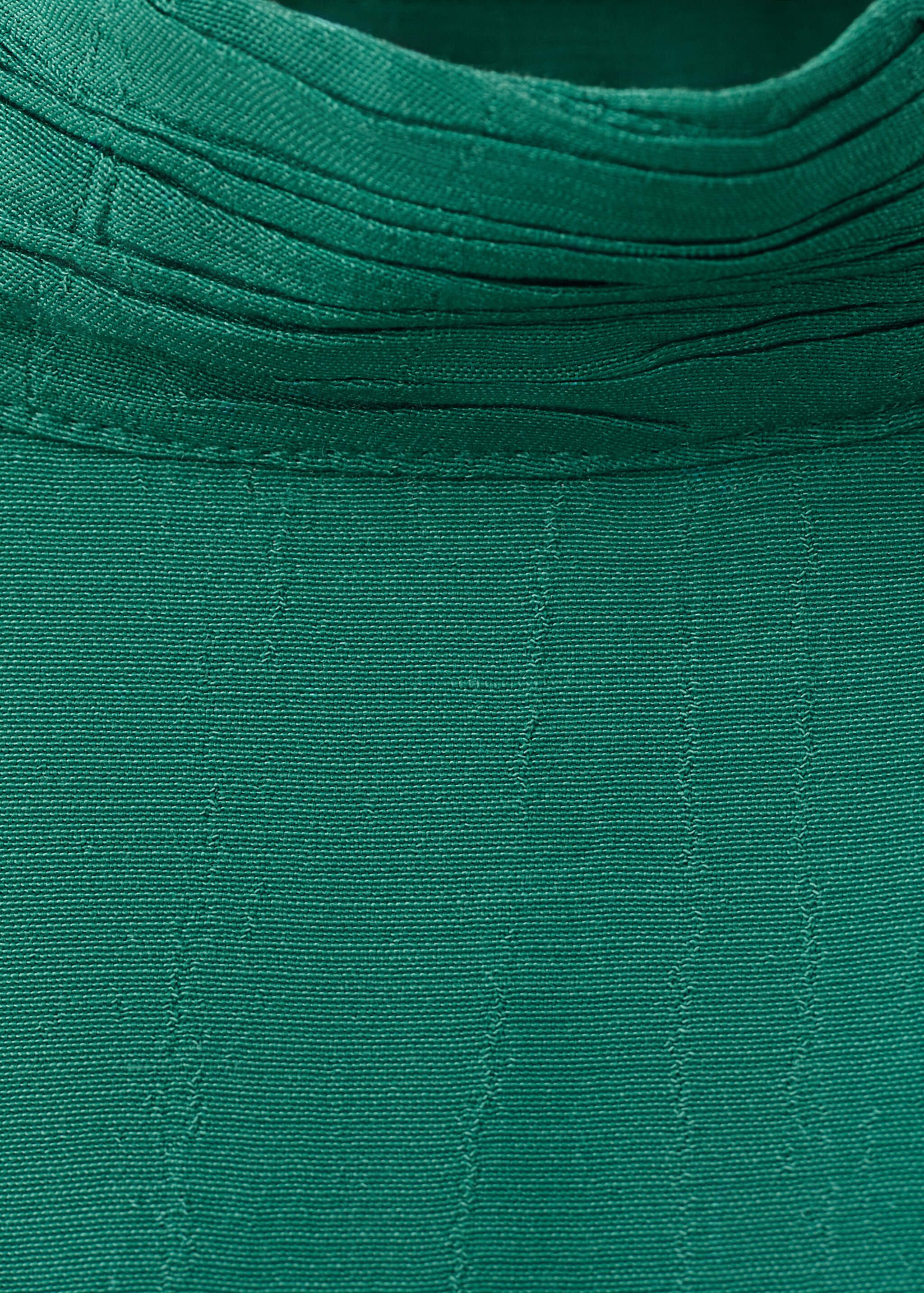 Open-back halter blouse - Details of the article 8, Green. Ref: 27095808-00.