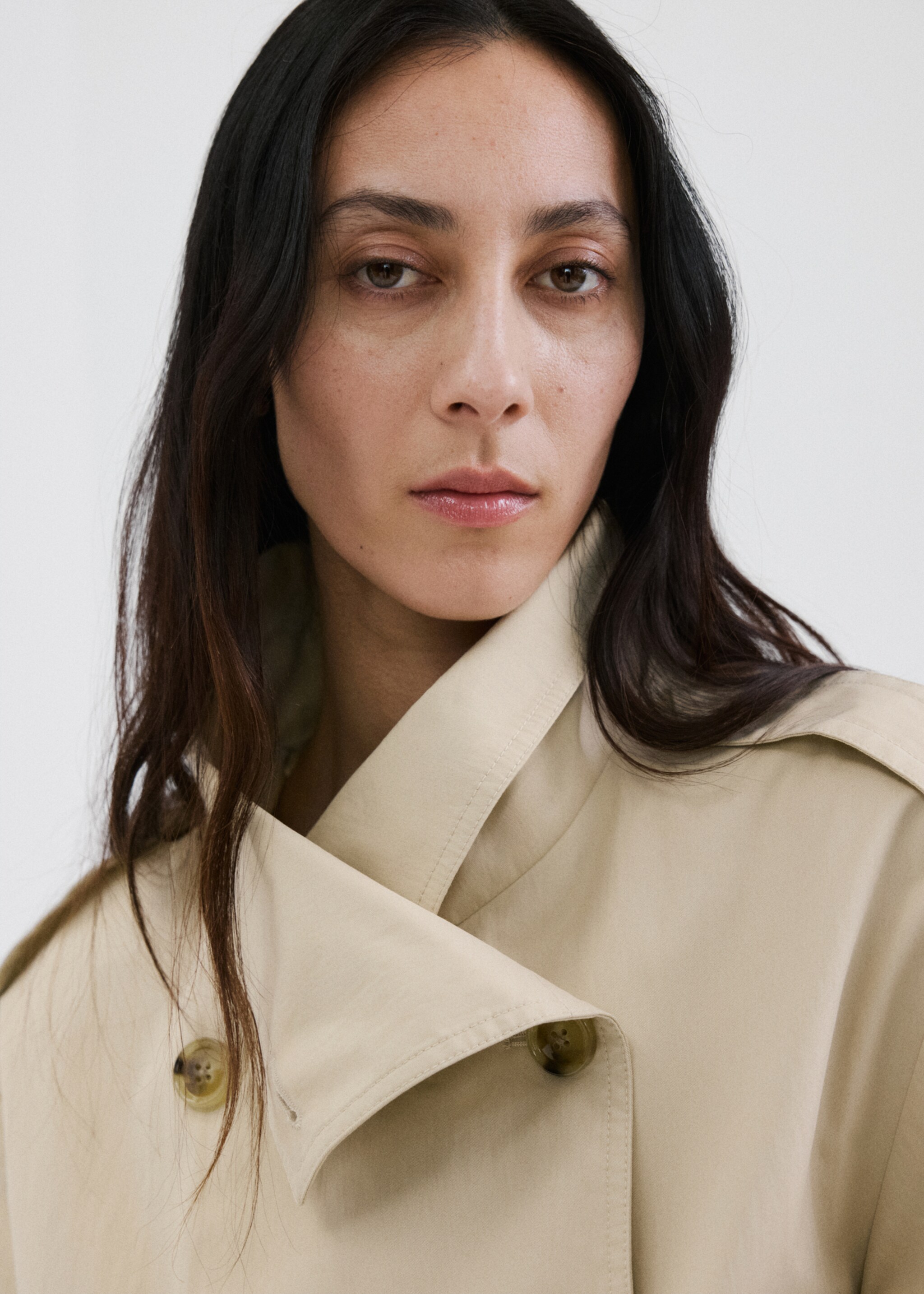 Double-breasted cropped trench coat - Details of the article 1, Beige. Ref: 27095814-00.