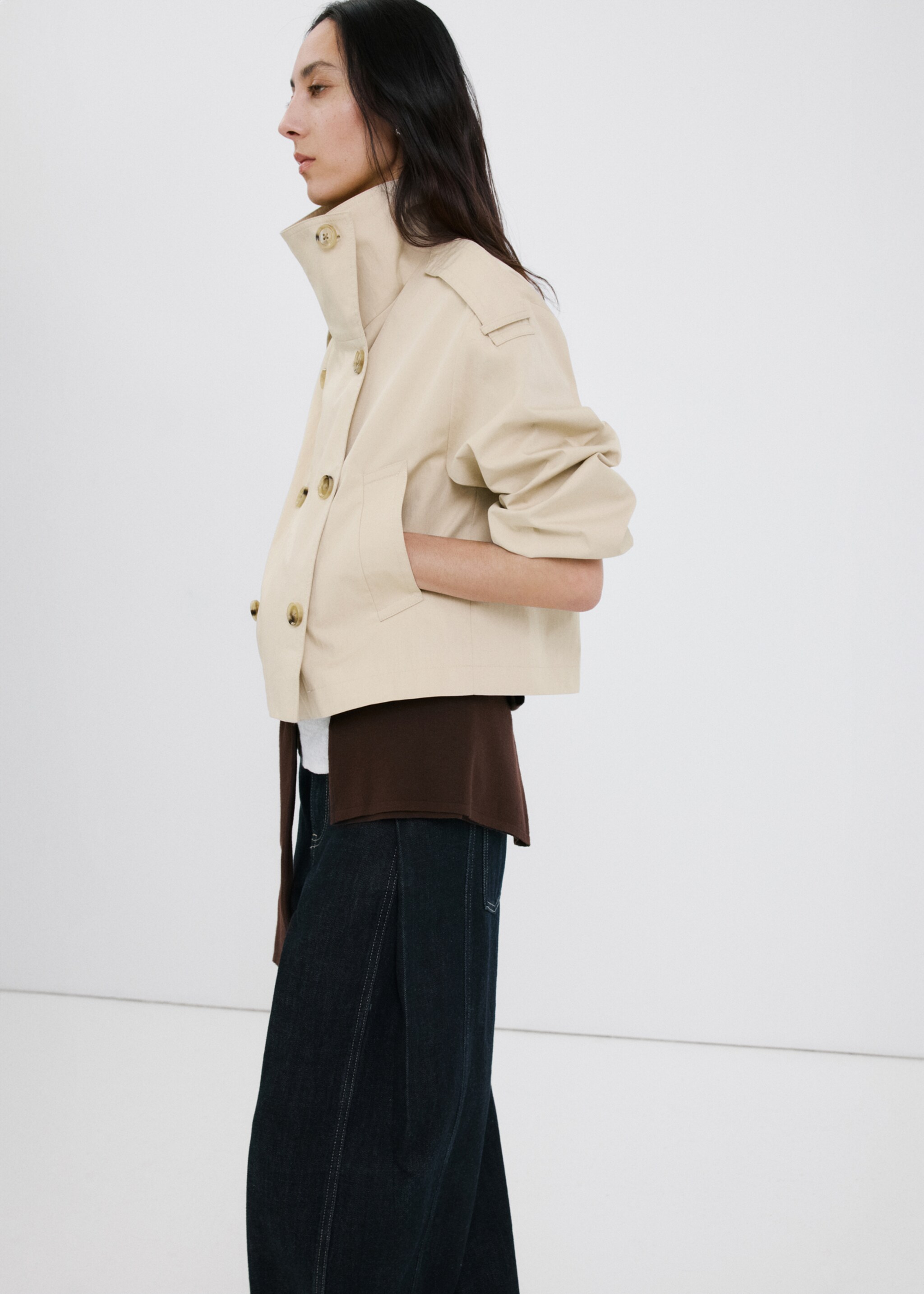 Double-breasted cropped trench coat - Details of the article 2, Beige. Ref: 27095814-00.